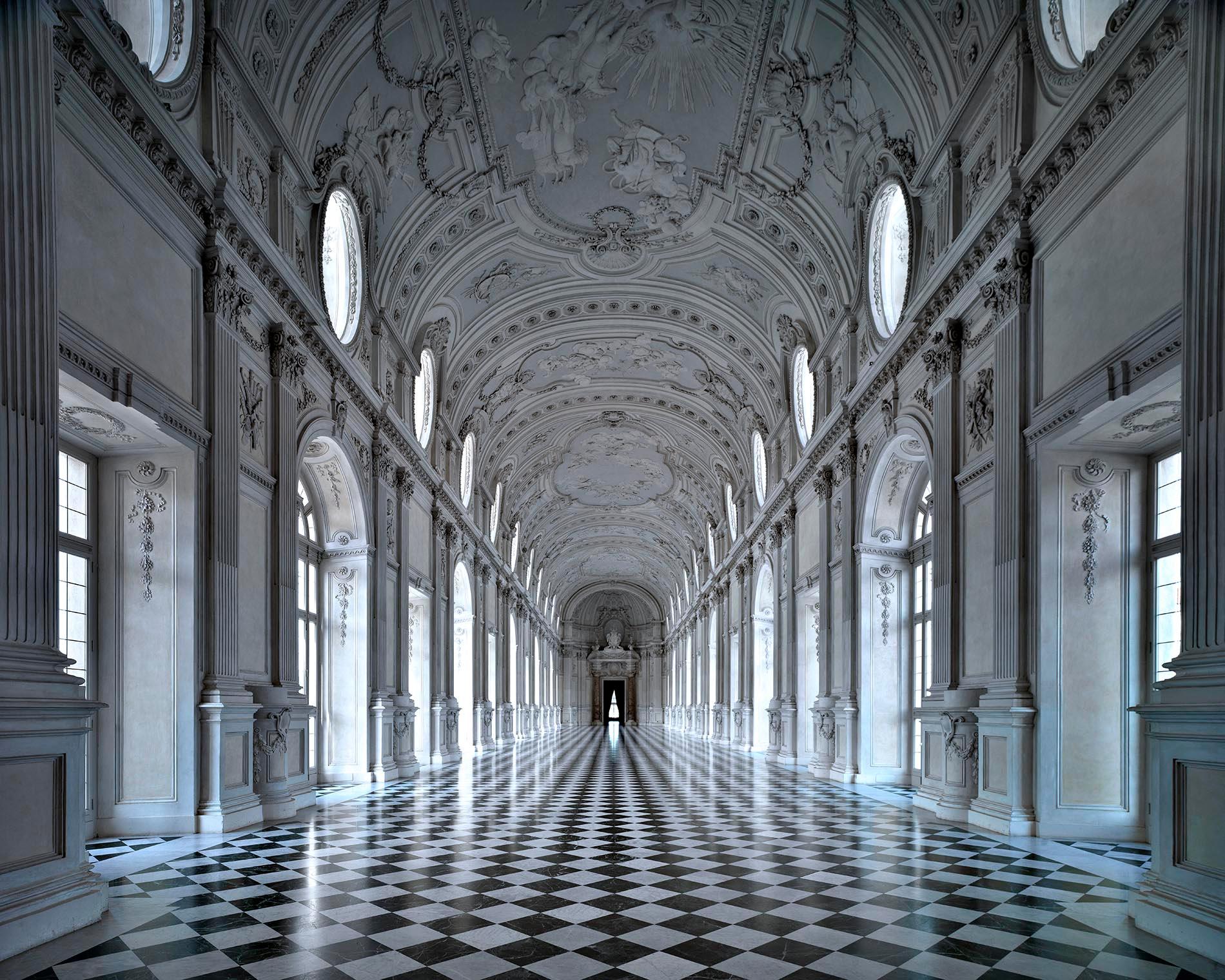 Venaria Reale XI, Torino, 2016
Chromogenic print
Edition of 5
Signed, dated, and numbered on verso label   
Mounted on aluminum

39.5 x 47.5 inches edition of 5  
47.5 x 59 inches edition of 5  
71 x 88.5 inches edition of 5   

Florentine