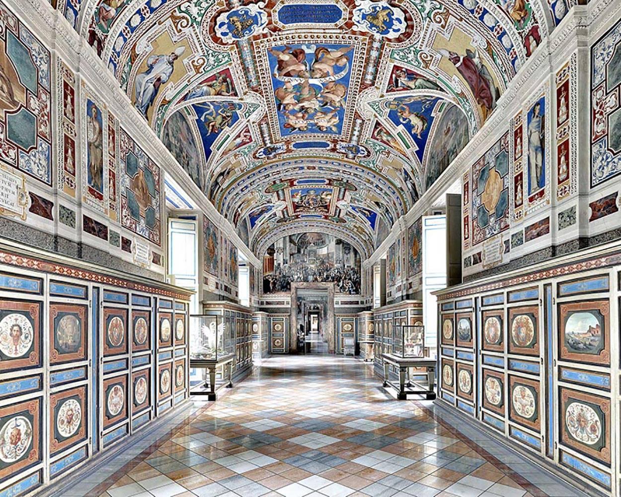 Massimo Listri Landscape Photograph – Musei Vaticani Vatikani Apostolica 