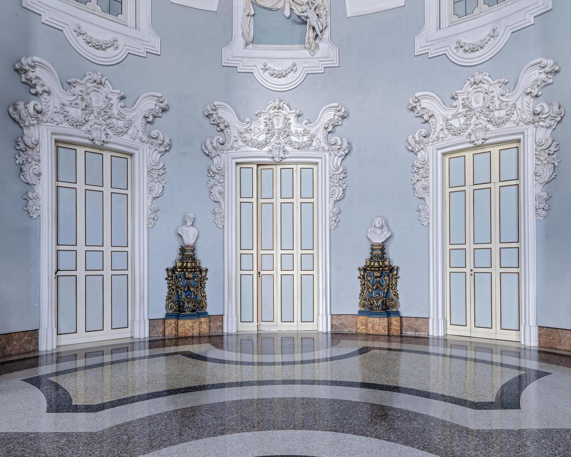 Massimo Listri Landscape Photograph – Palazzo Borromeo I, Isola Bella
