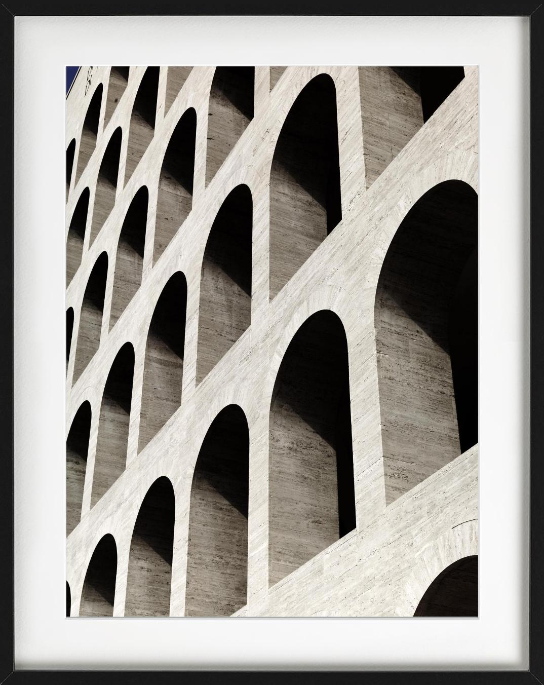 PALAZZO DELLA CIVILITA - Roma, Fotografía artística - Still-Life Photograph Gris de Massimo Listri