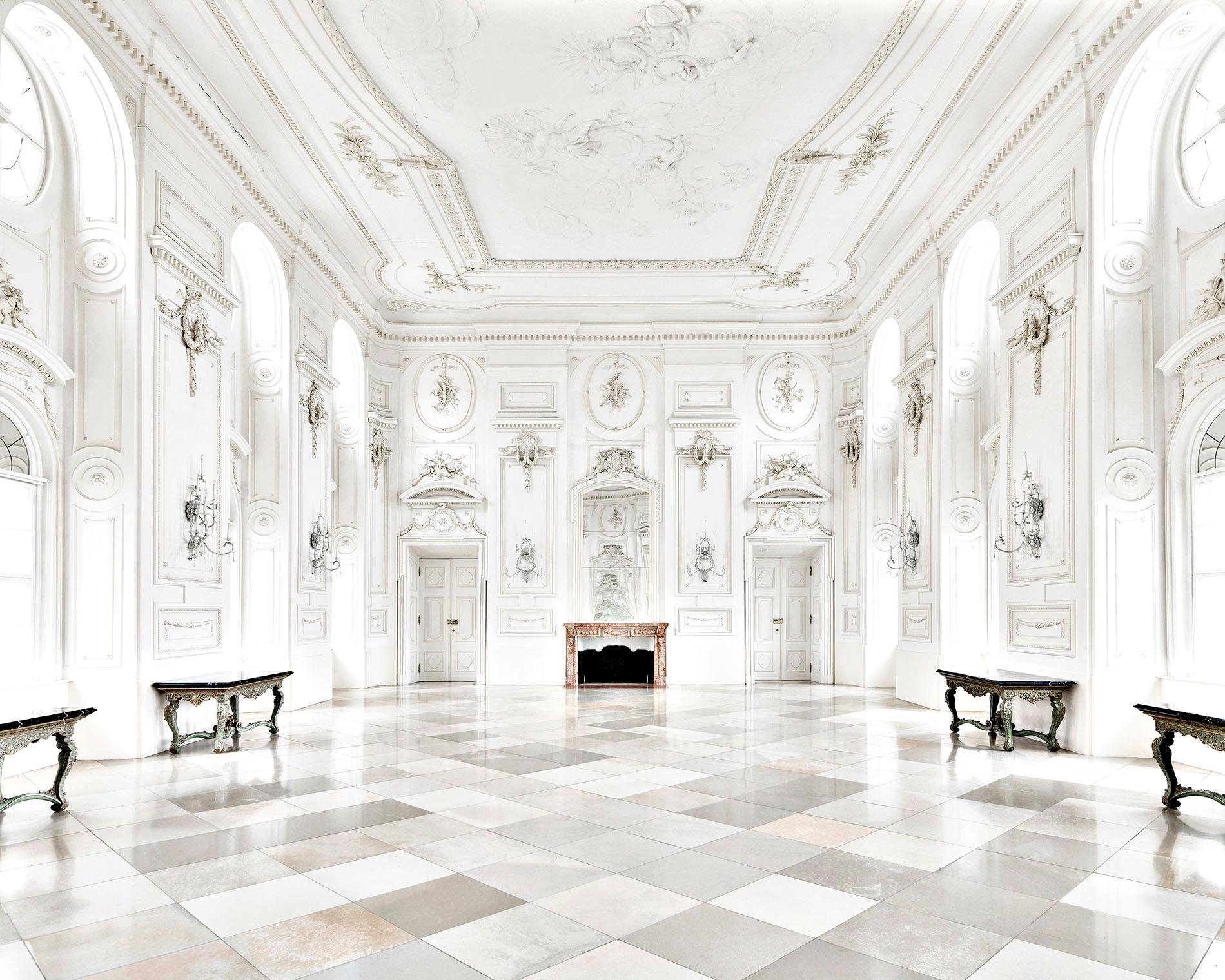 Color Photograph Massimo Listri - Le Palazzo Schloss Hof III de Vienne