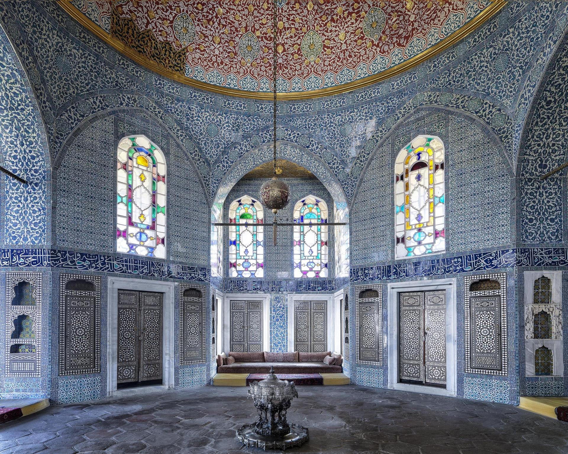 Massimo Listri Color Photograph - Palazzo Topkapi (chiosco di Erevan) Istanbul I, Turchia 2018, blue palast turkey