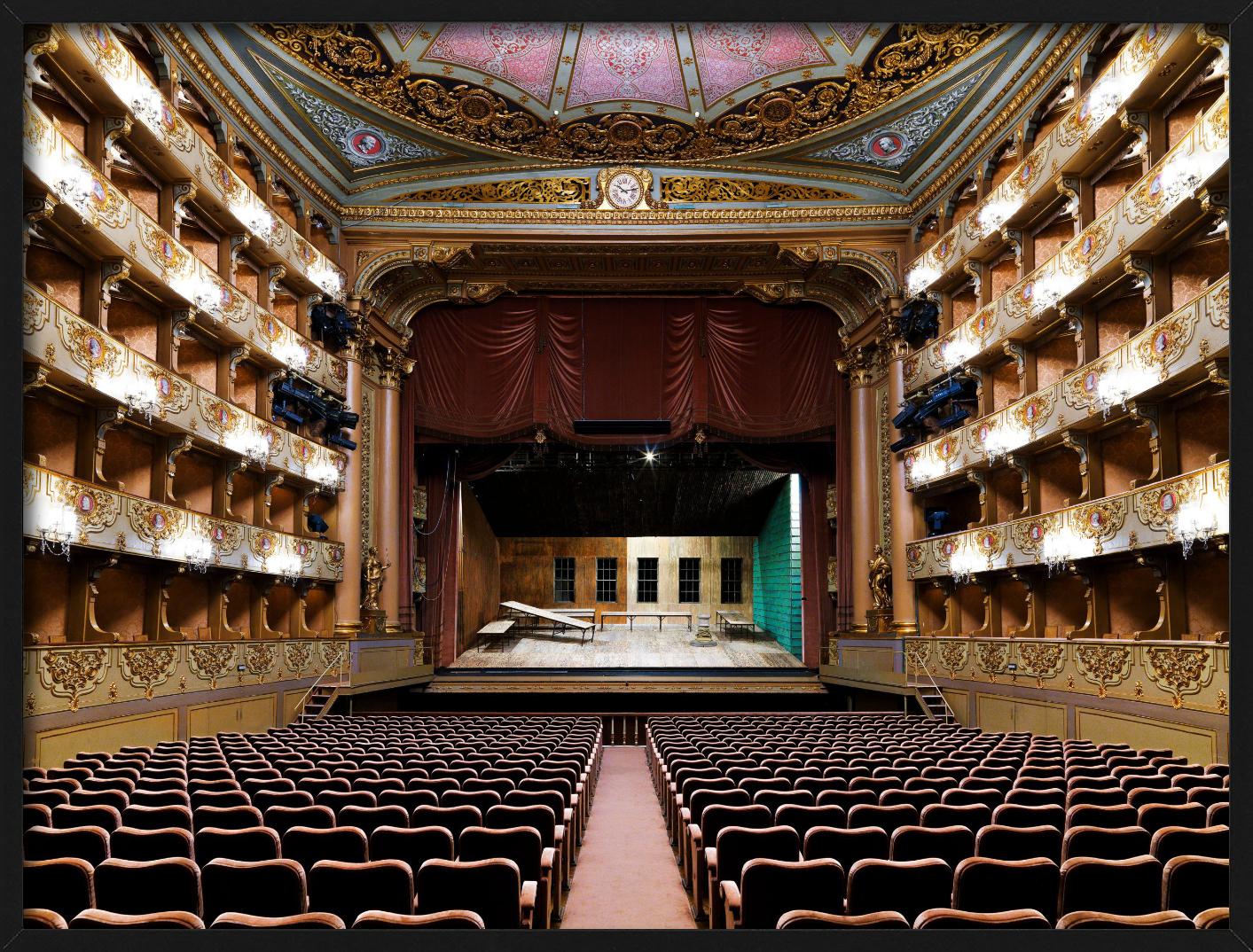 Teatro Sao Carlos, Lisboa – Barockinterieur eines Theaters, Kunstfotografie im Angebot 1