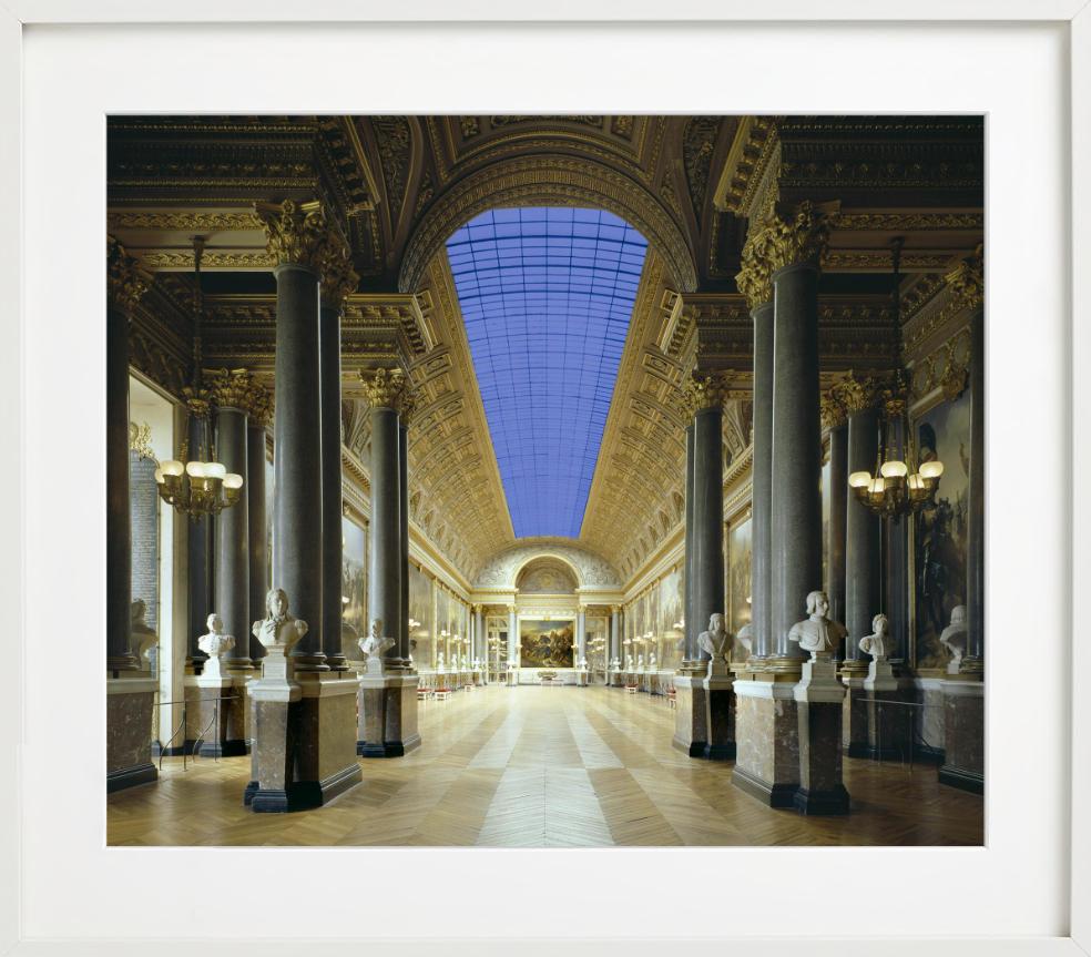 Versailles I – Flur mit Skulpturen und Gemälden, Kunstfotografie, 2003 im Angebot 3