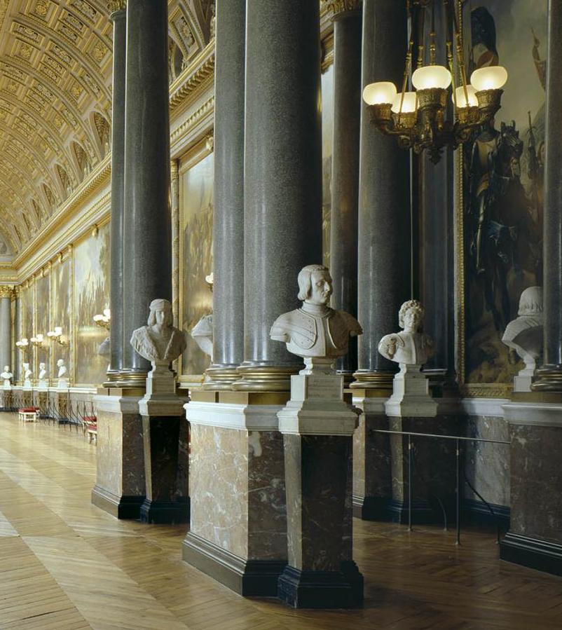 Versailles I – Flur mit Skulpturen und Gemälden, Kunstfotografie, 2003 im Angebot 4