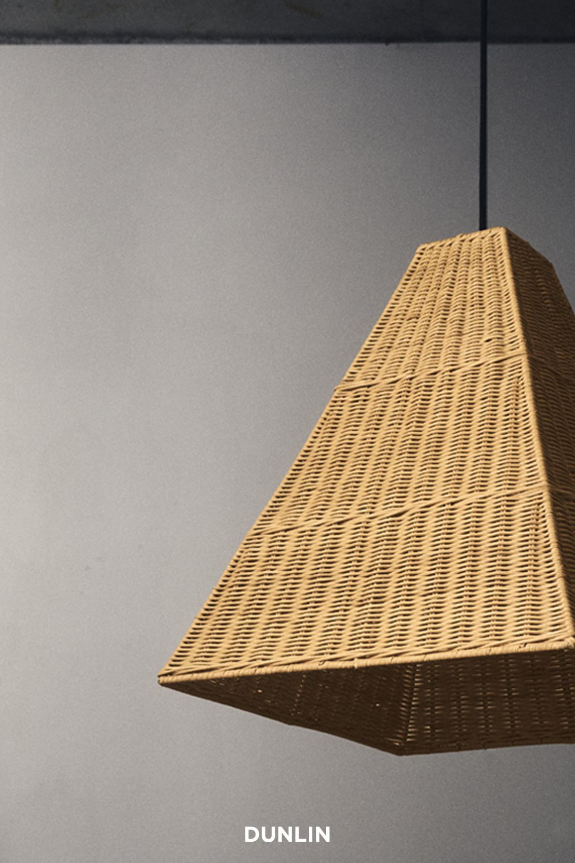 XXIe siècle et contemporain Grande suspension Massimo en rotin, par DUNLIN en vente