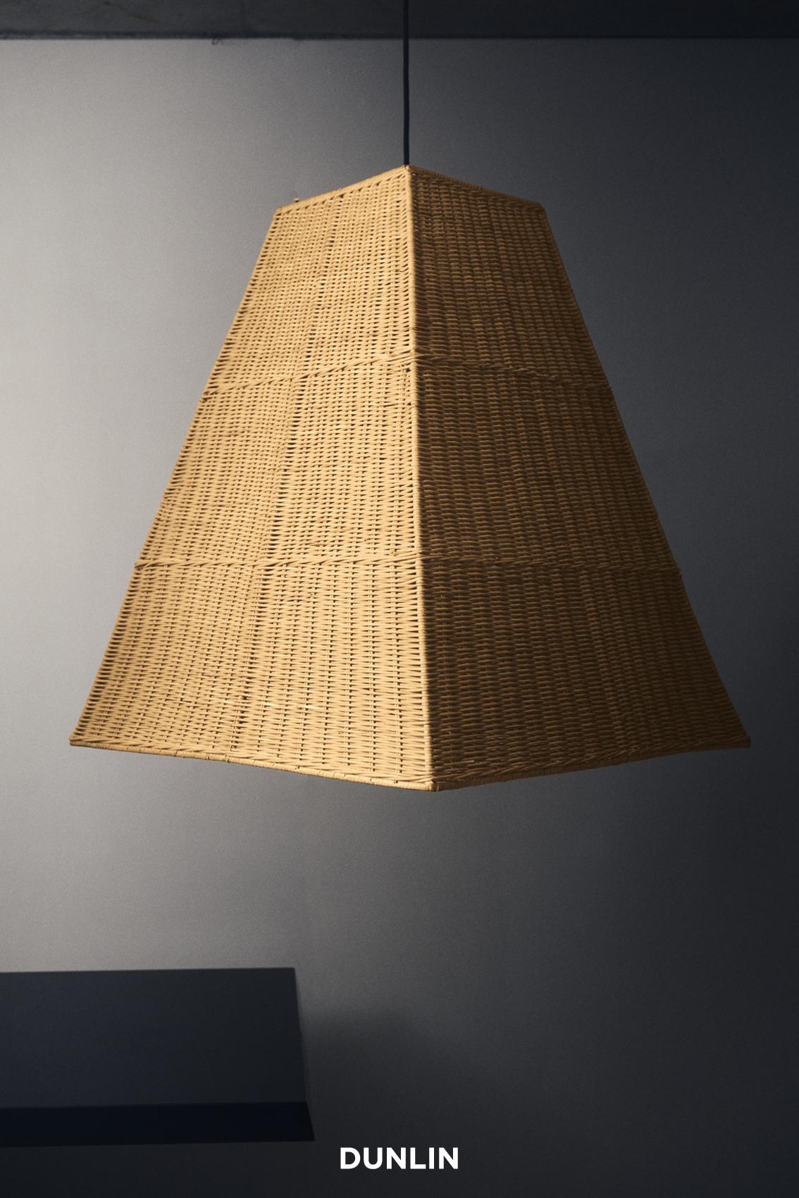 XXI secolo e contemporaneo Ciondolo Massimo Rattan XL, di DUNLIN in vendita