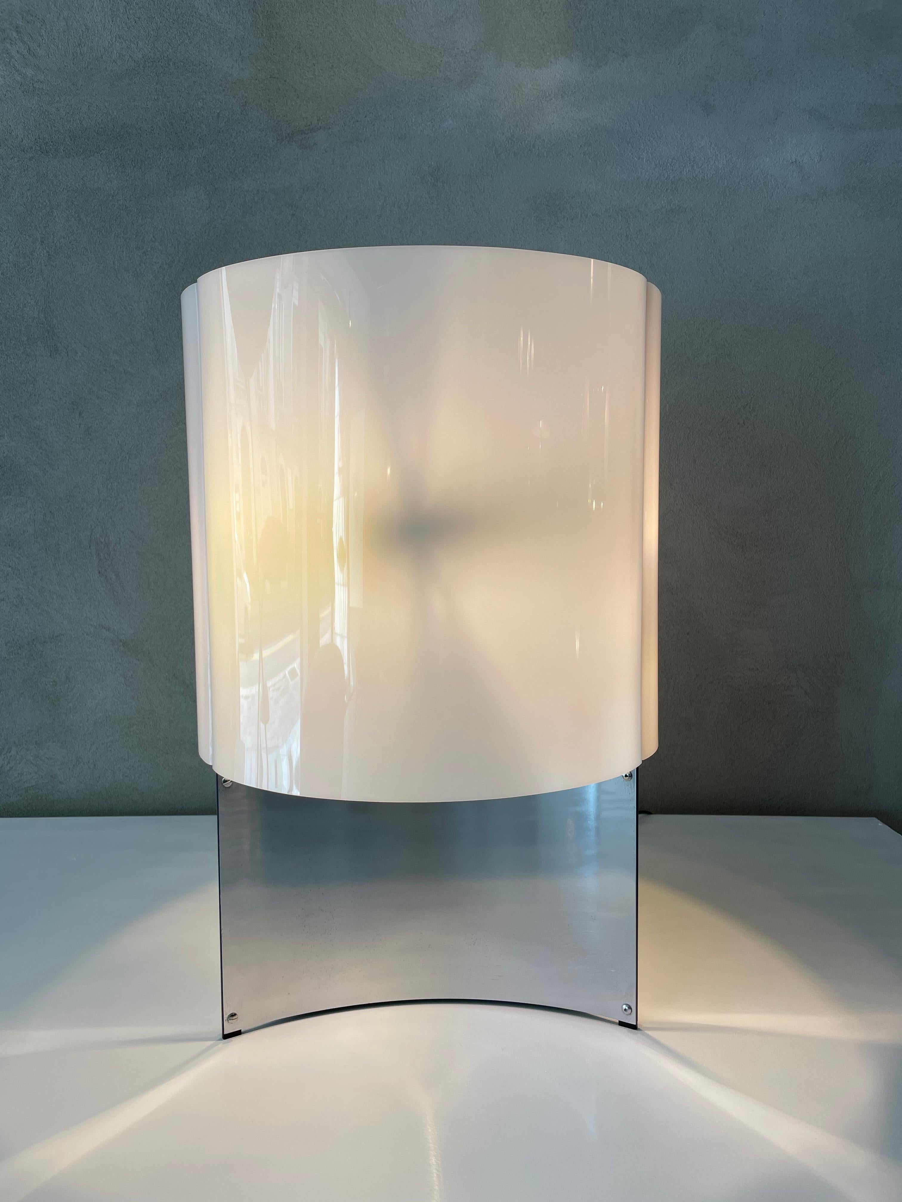 Mod. 526 table lamp designed by Massimo Vignelli for Arteluce, Italy, 1965.
This monumental lamp has a chrome plated metal base and a white perspex shade. The lamp uses 3 light bulbs for ultimate spherical light when lit.
It's in original