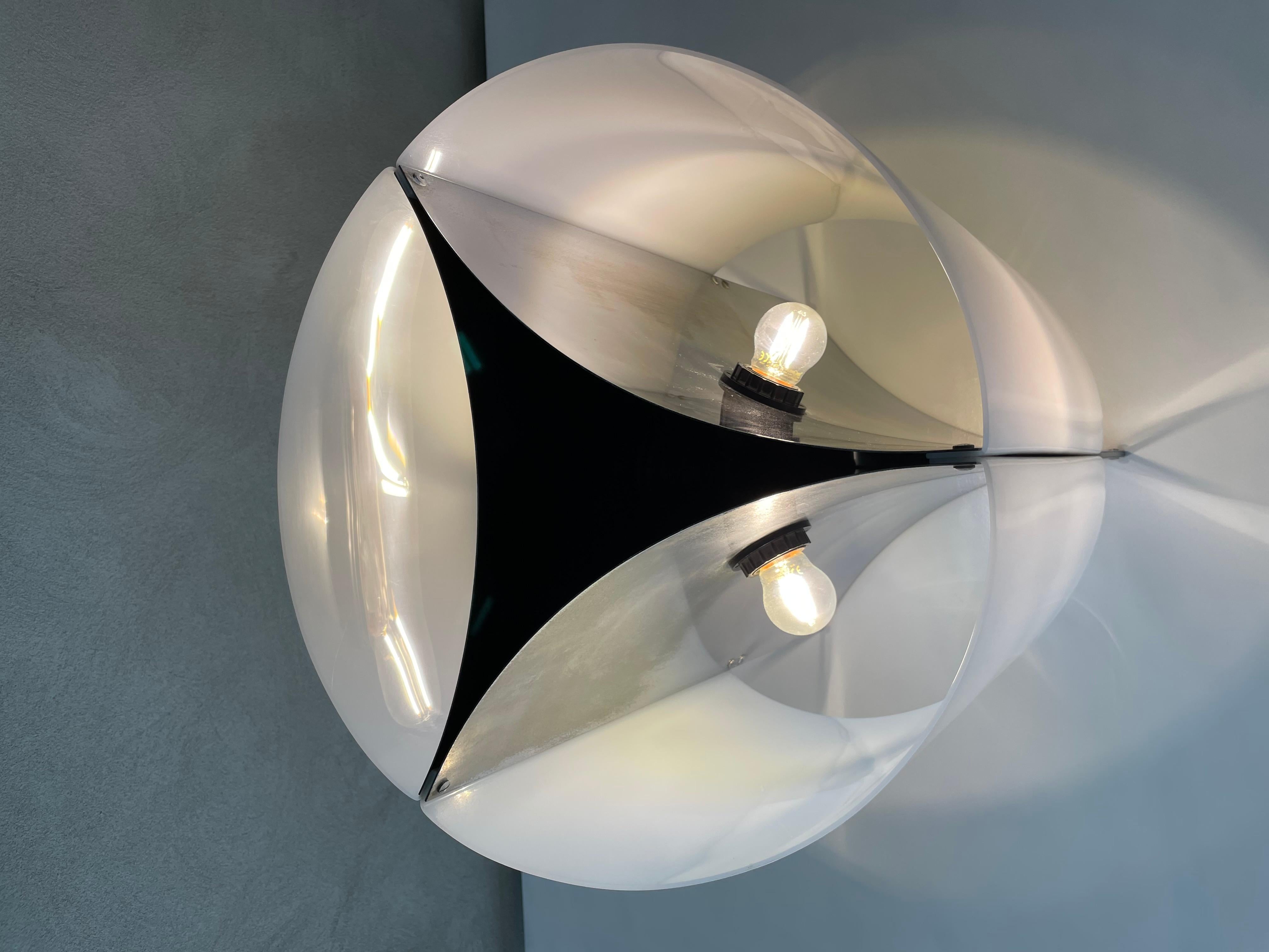 Italian Massimo Vignelli Arteluce Mod. 526 Metal and Perspex Table Lamp, 1965