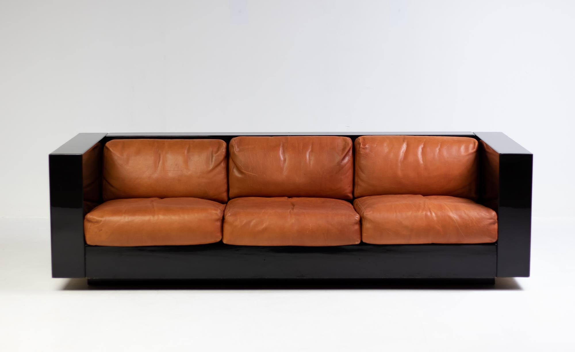 Wood Massimo Vignelli Black and Cognac Leather Saratoga Living Room Set