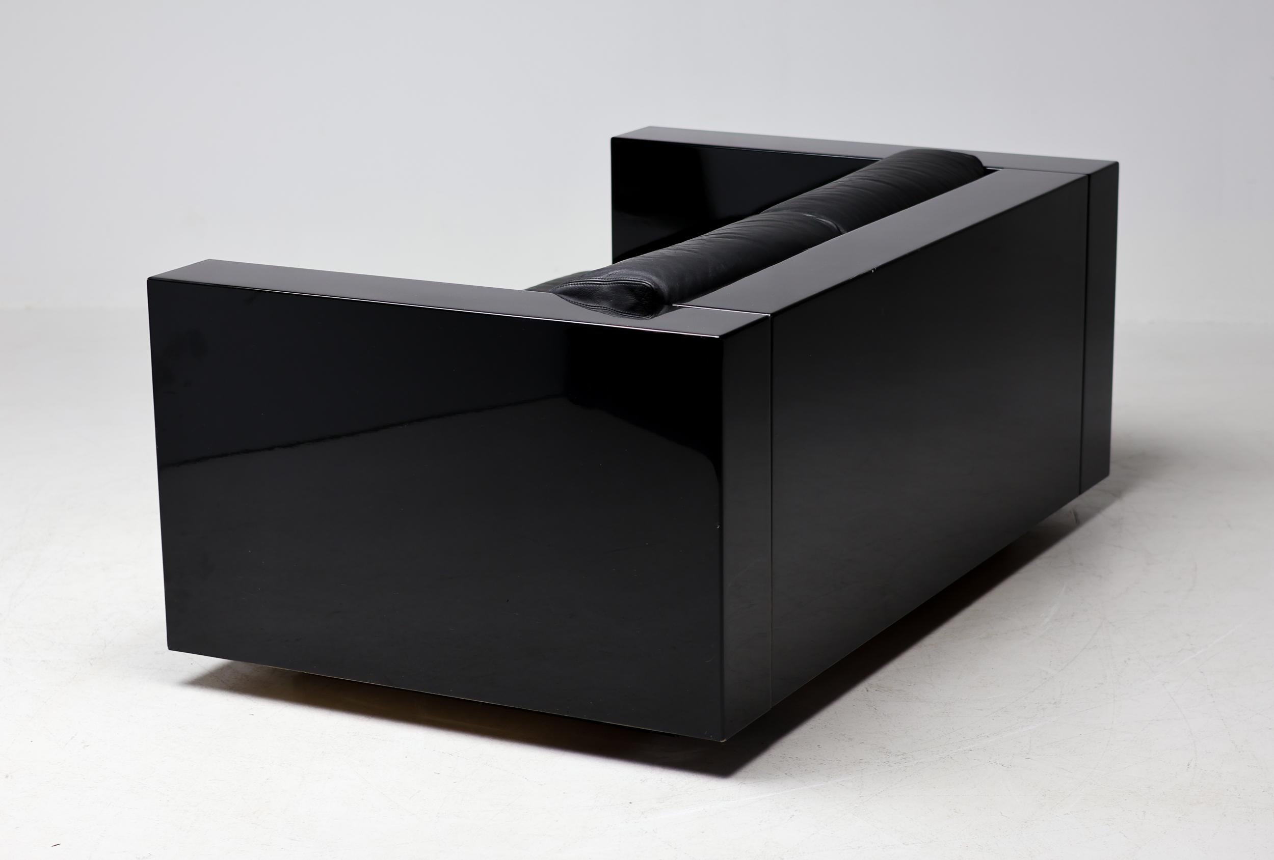 italien Massimo Vignelli Canapé Saratoga noir sur noir, Italie, 1964 en vente