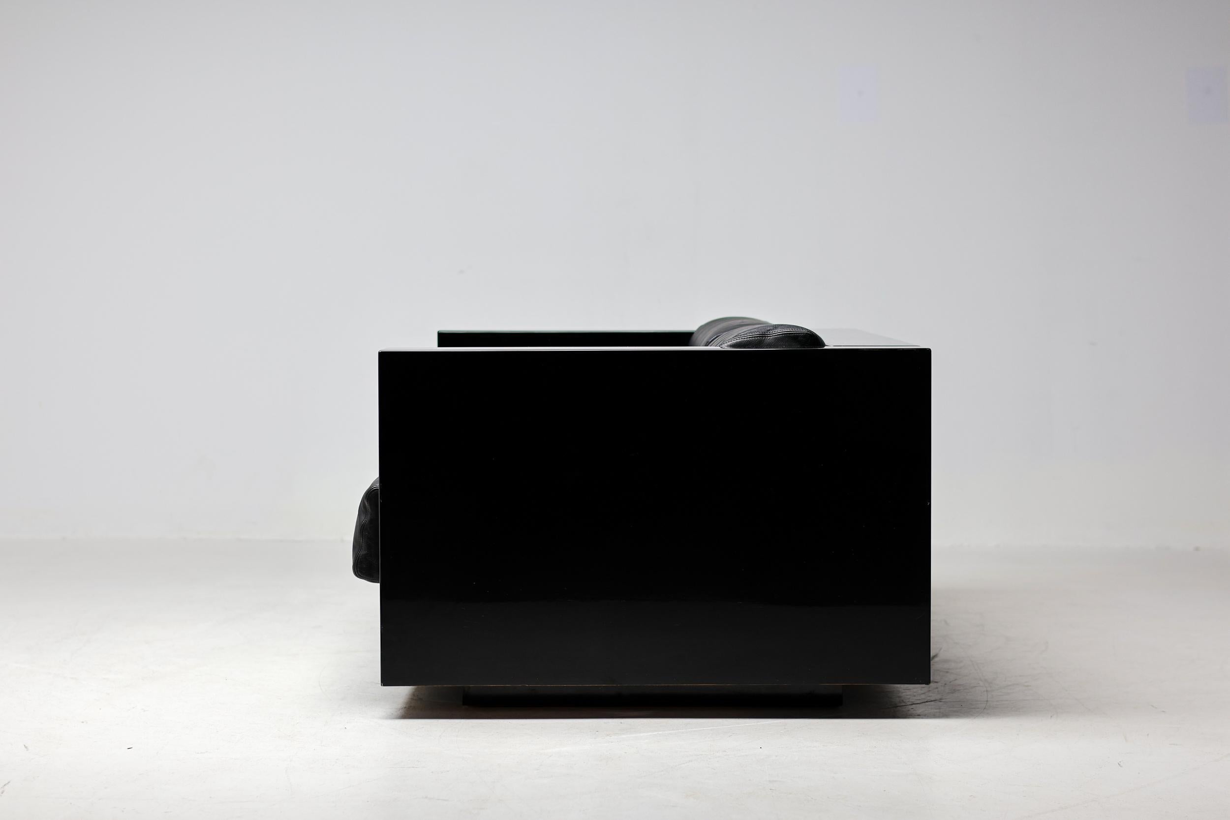 Milieu du XXe siècle Massimo Vignelli Canapé Saratoga noir sur noir, Italie, 1964 en vente