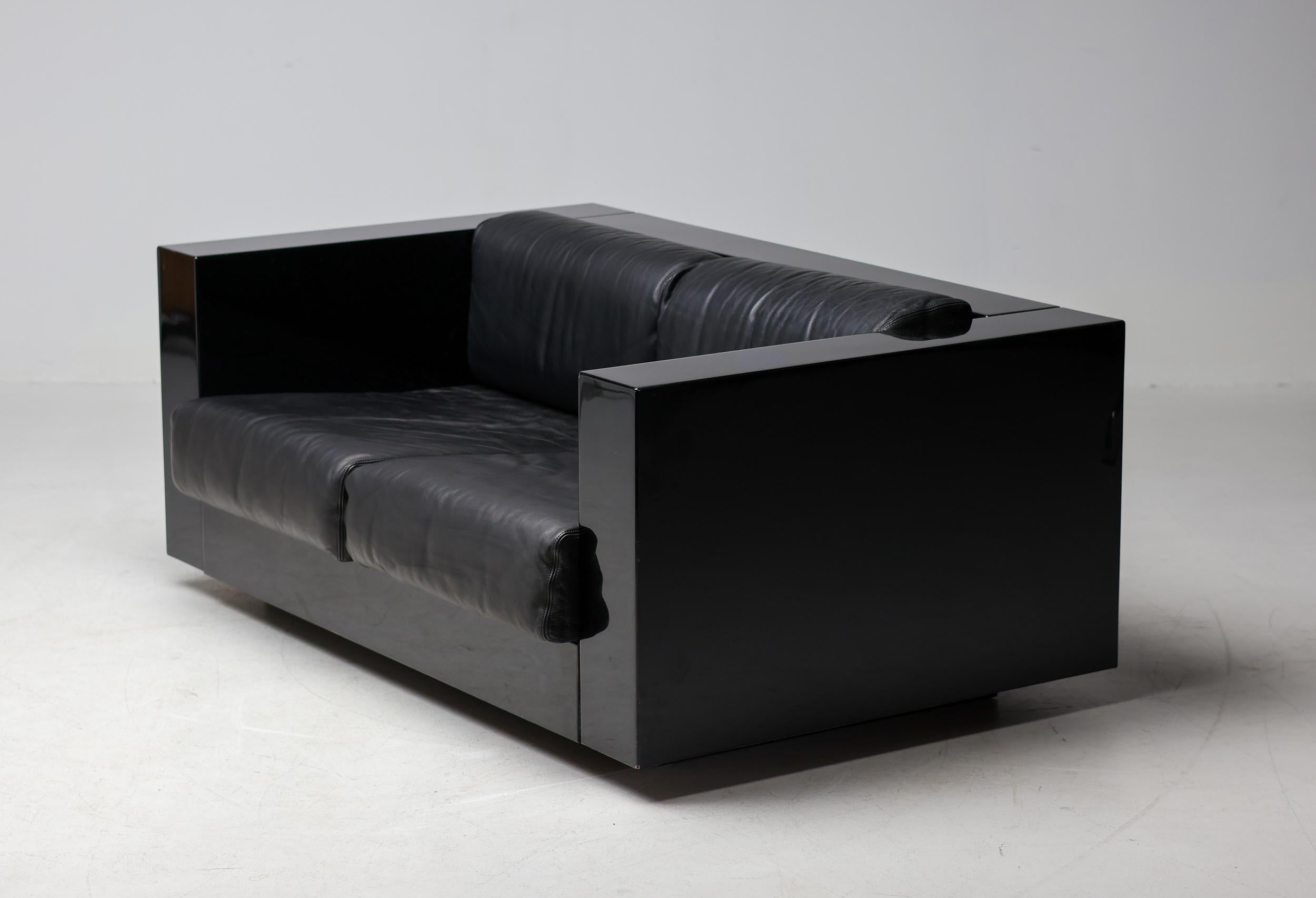 An exceptional and rare black-on-black edition of the Saratoga sofa, designed by Massimo and Lella Vignelli for Poltronova in 1964. A landmark of 20th-century design, the Saratoga collection embodies the Vignellis’ radical vision of pure geometric