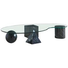 Table basse Massimo Vignelli en Nero Marquina avec plateau en verre en forme de haricot