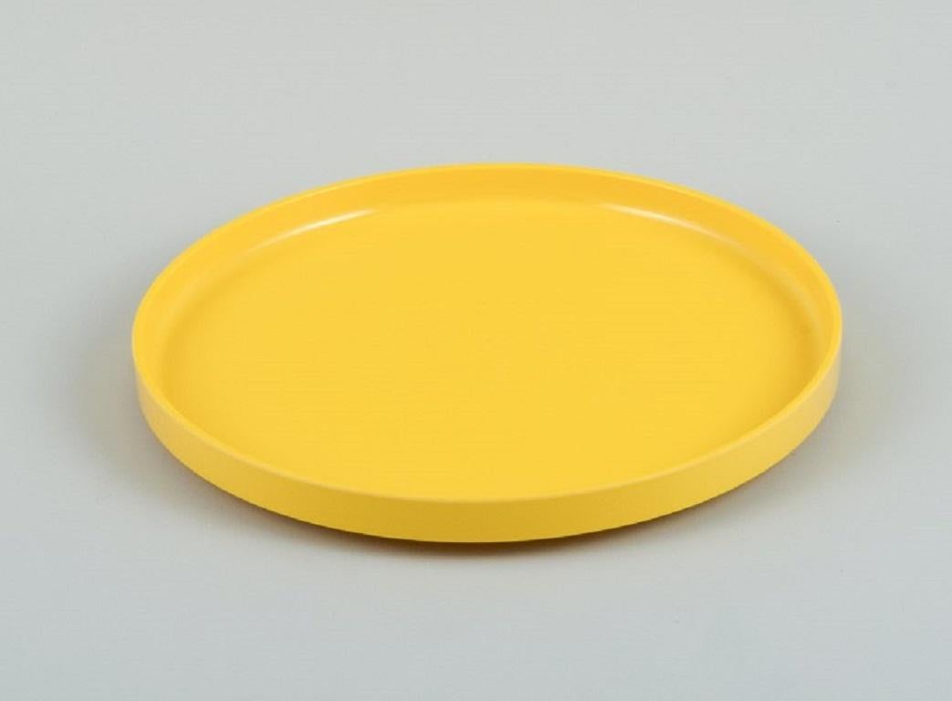 Mid-Century Modern Massimo Vignelli for Heller, Italy. A set of 4 dinner plates in yellow melamine For Sale