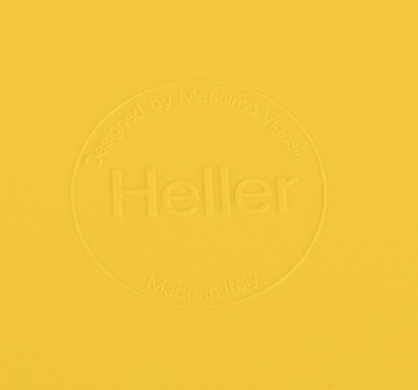 Italian Massimo Vignelli for Heller, Italy. A set of 4 dinner plates in yellow melamine For Sale