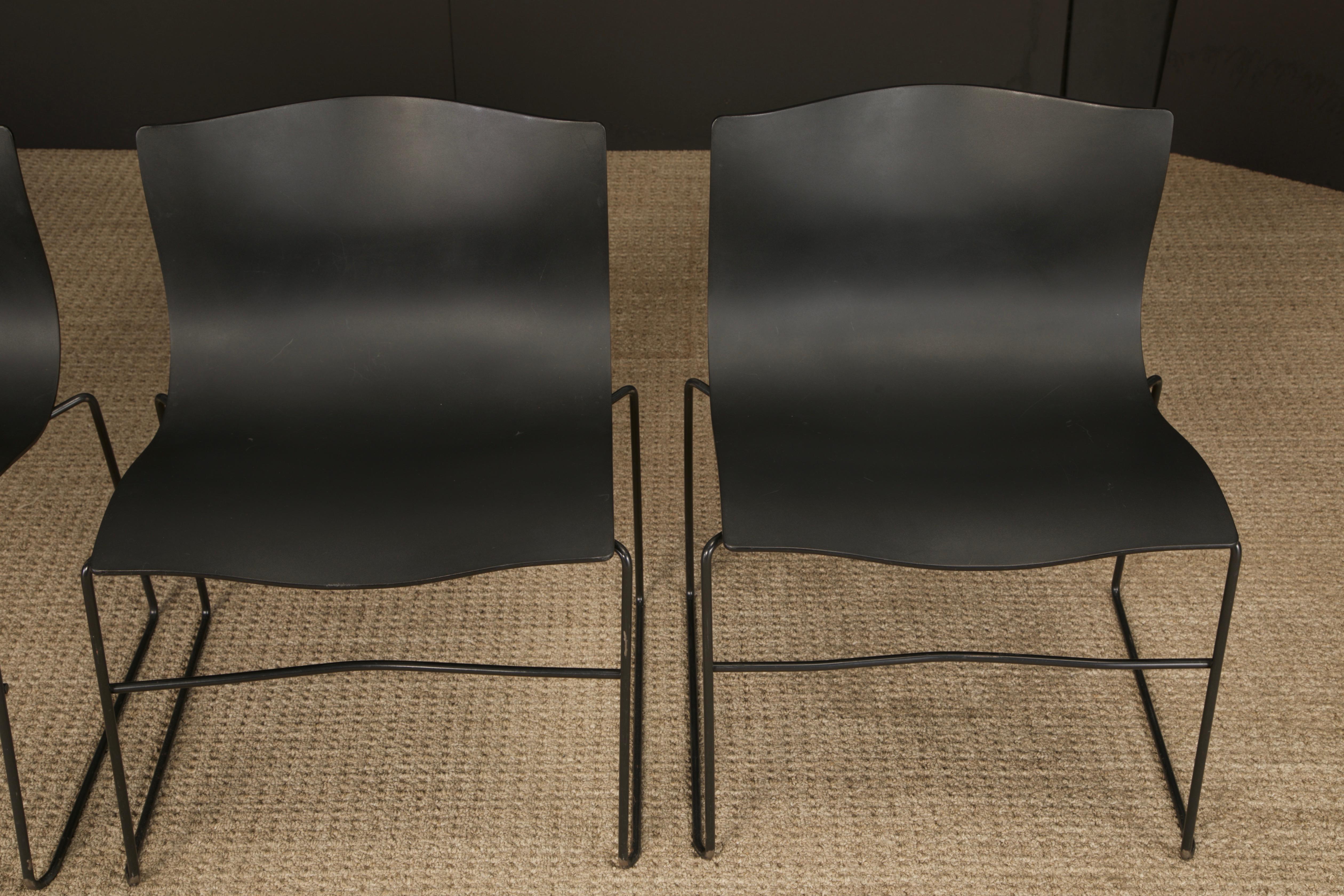 Massimo Vignelli für Knoll Intl 'Taschentuch' Stapelstühle, Signiert, 19 Stück verfügbar (Pulverbeschichtet) im Angebot