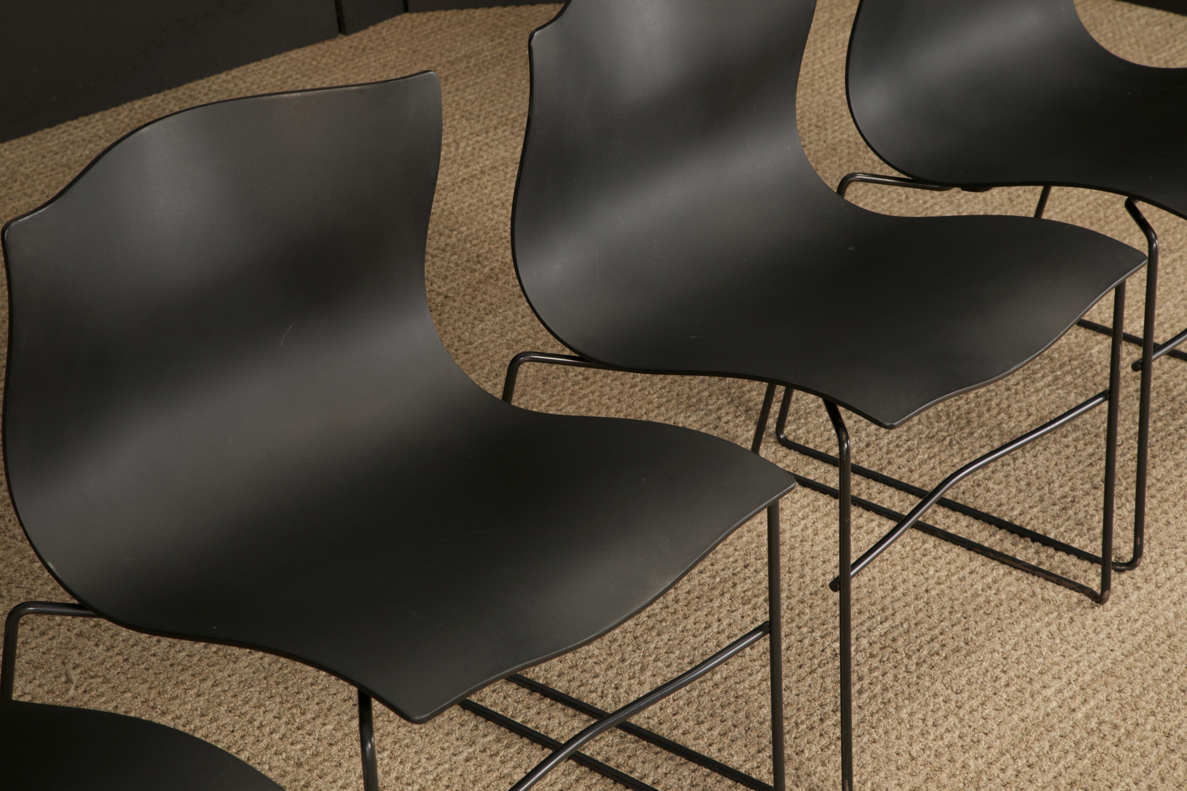 Massimo Vignelli für Knoll Intl 'Taschentuch' Stapelstühle, Signiert, 19 Stück verfügbar im Zustand „Gut“ im Angebot in Los Angeles, CA