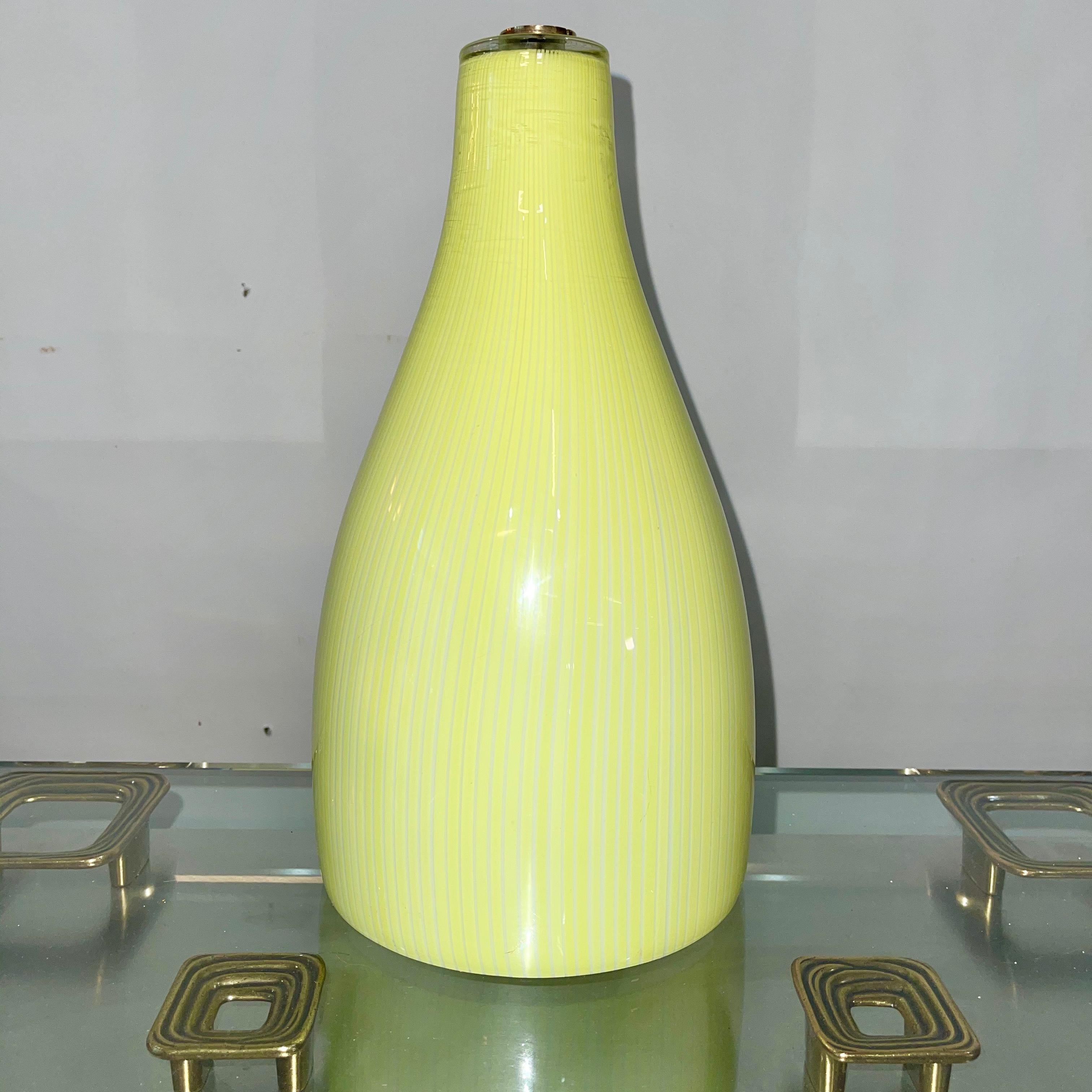 Since yellow Murano glass wall lamp designed by Massimo Vignelli for Venini, mid-1950s. Original hefty brass wall bracket. Porcelain socket for single standard Edison screw lightbulb up to 100 watts. Can be hardwired or corded.
Measures: W 16.0 x H