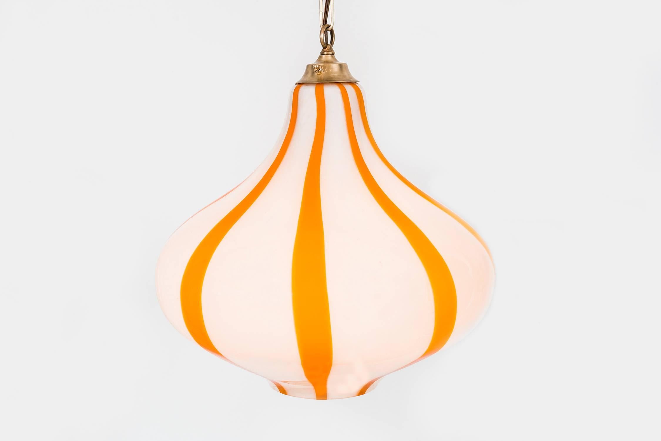 Lampe suspendue Cipolla 

Design/One pour Venini Murano

Italie, vers 1960

Verre soufflé

Dimensions : 19