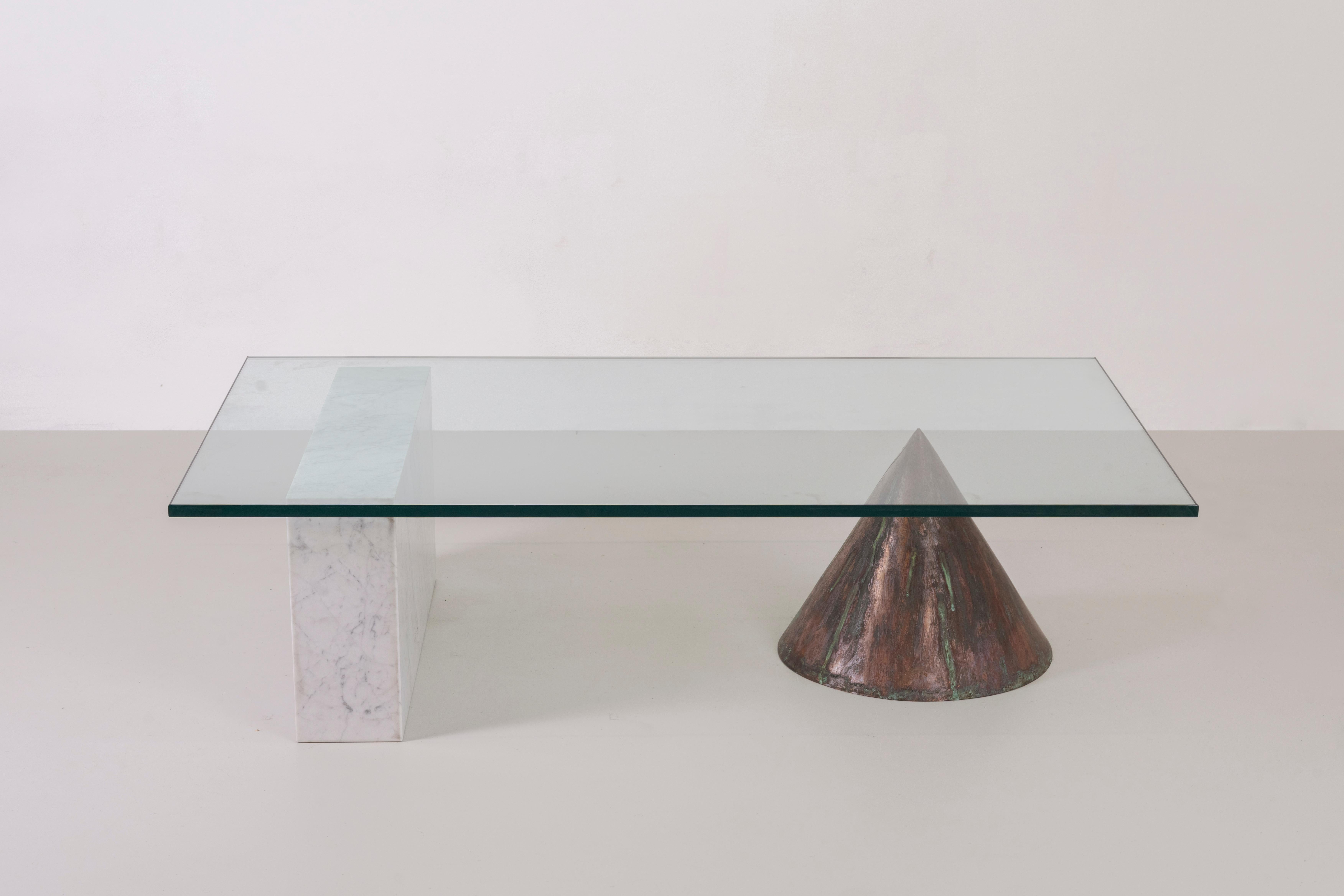 Massimo Vignelli Kono Table in Carrara Marble and Copper by Casigliani 1970s Posmoderno en venta