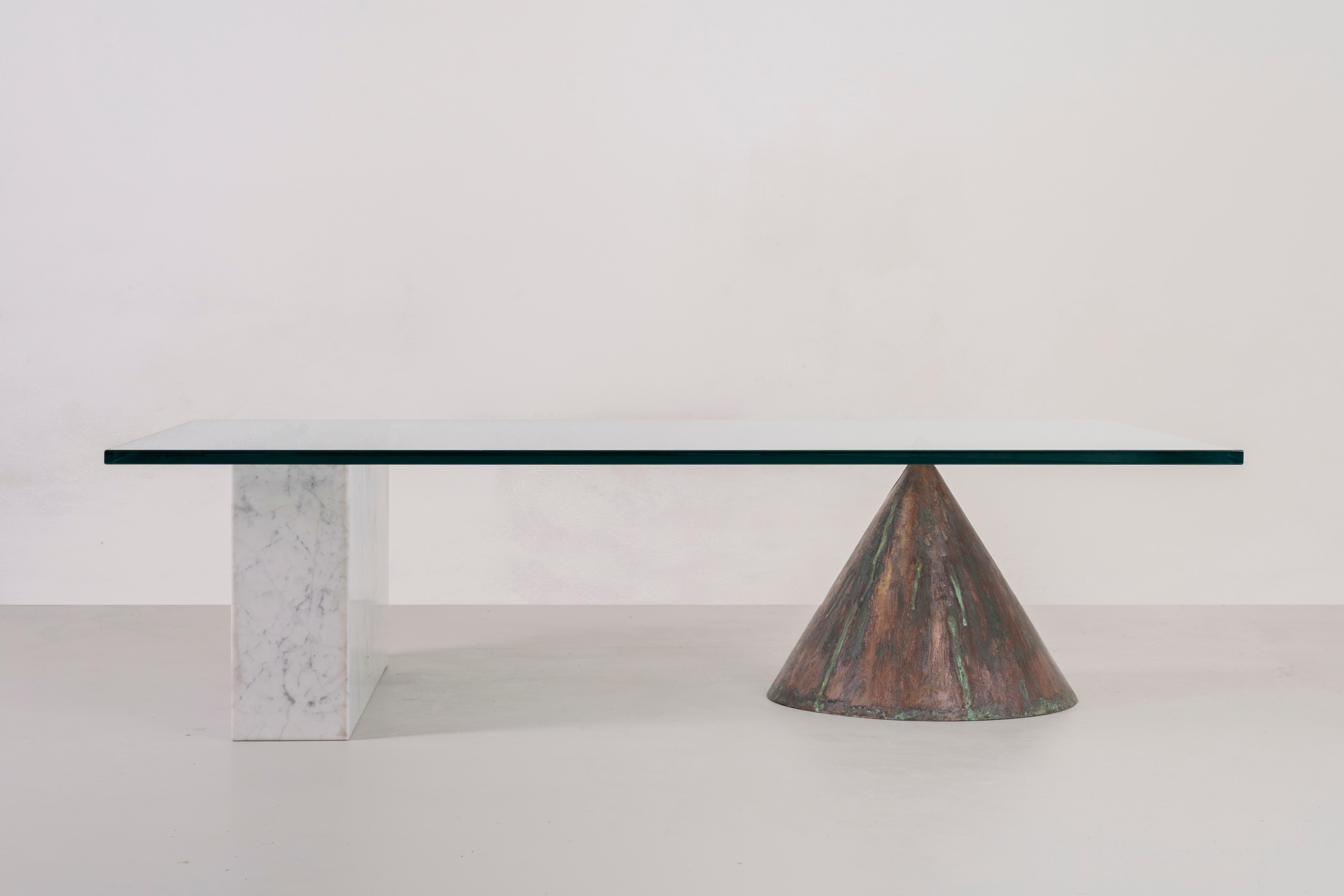 Massimo Vignelli Kono Table in Carrara Marble and Copper by Casigliani 1970s Italiano en venta