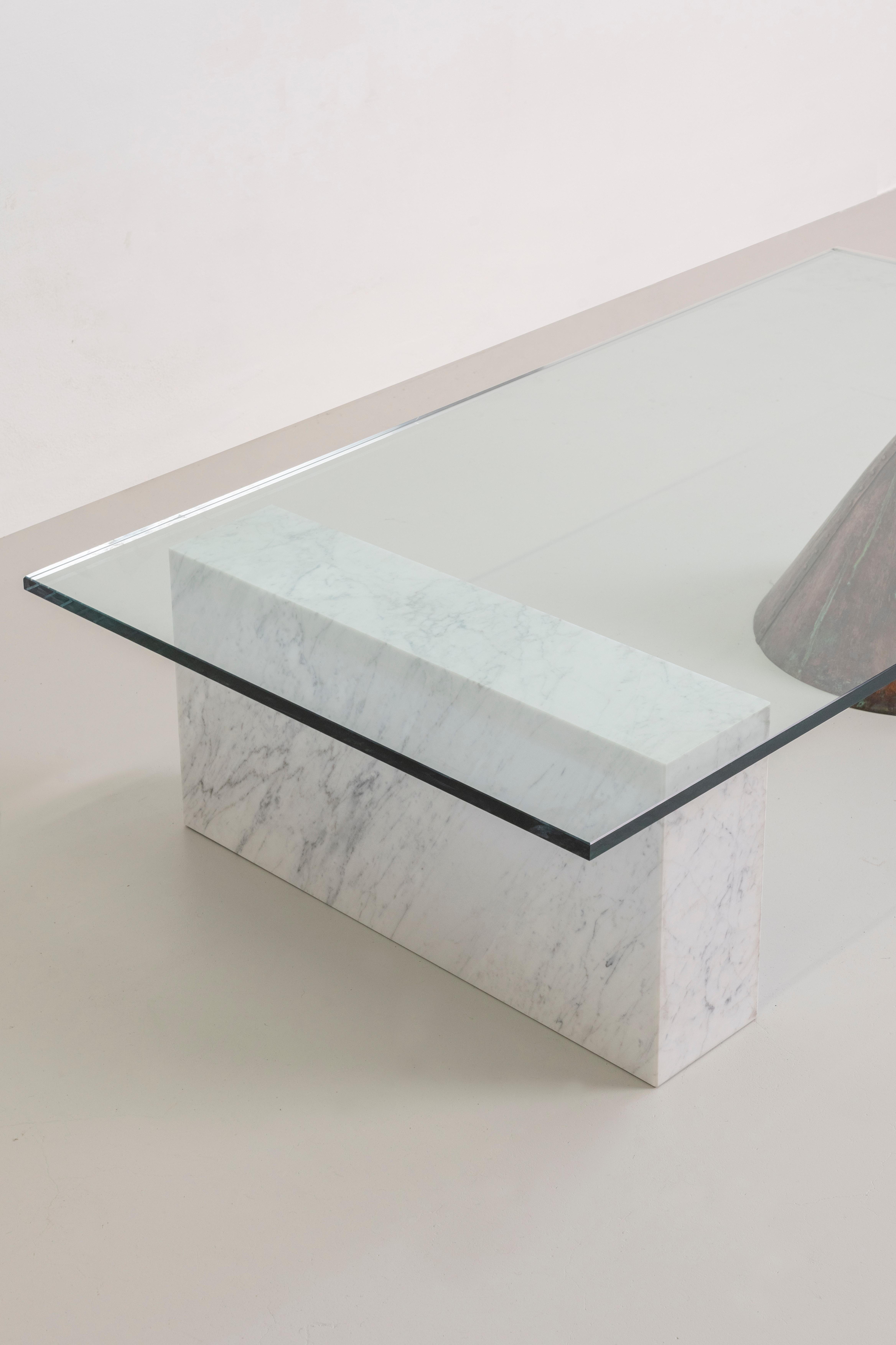 Massimo Vignelli Kono Table in Carrara Marble and Copper by Casigliani 1970s Otro en venta
