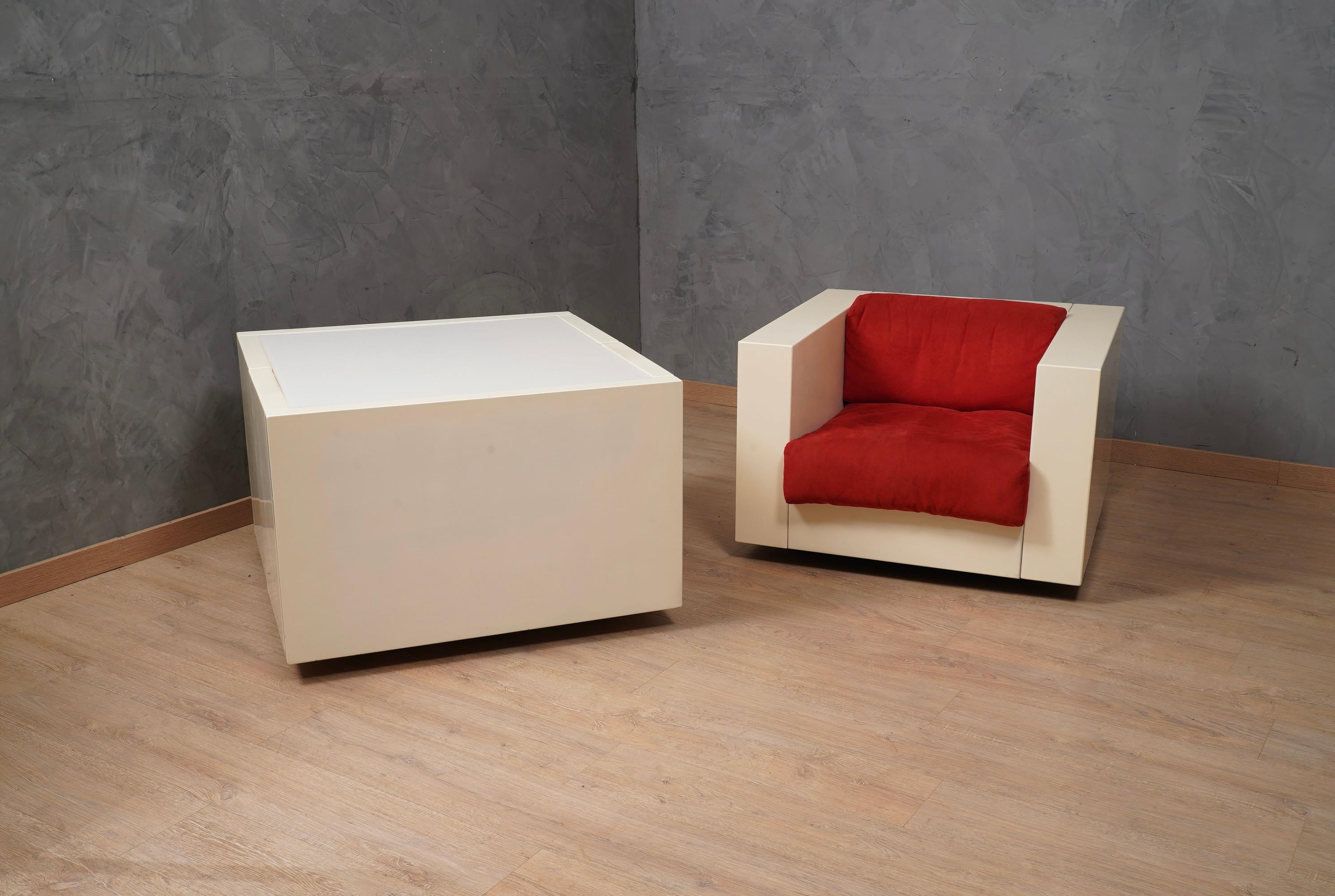 MASSIMO VIGNELLI Mod. Saratoga White and Red ArmChair, 1964 In Good Condition For Sale In Rome, IT