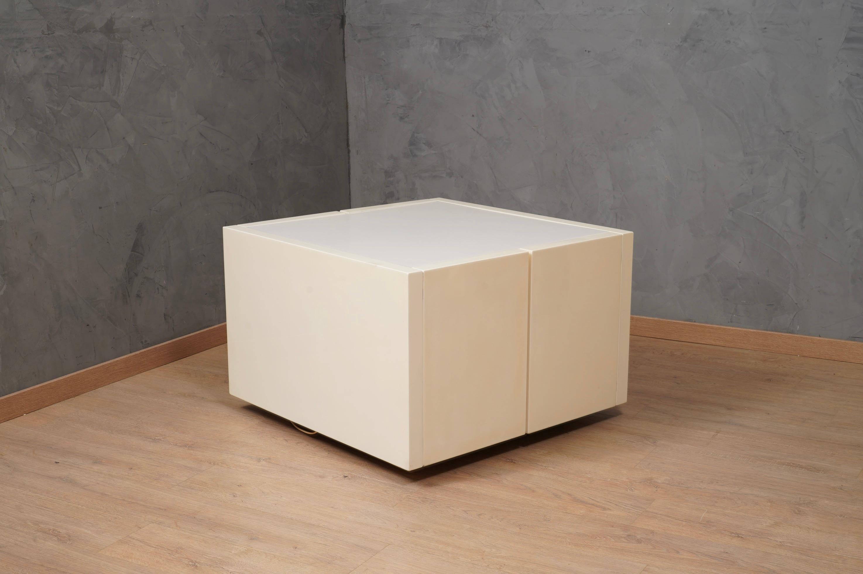 Massimo Vignelli Mod. Saratoga White Side Table, 1964 For Sale 3