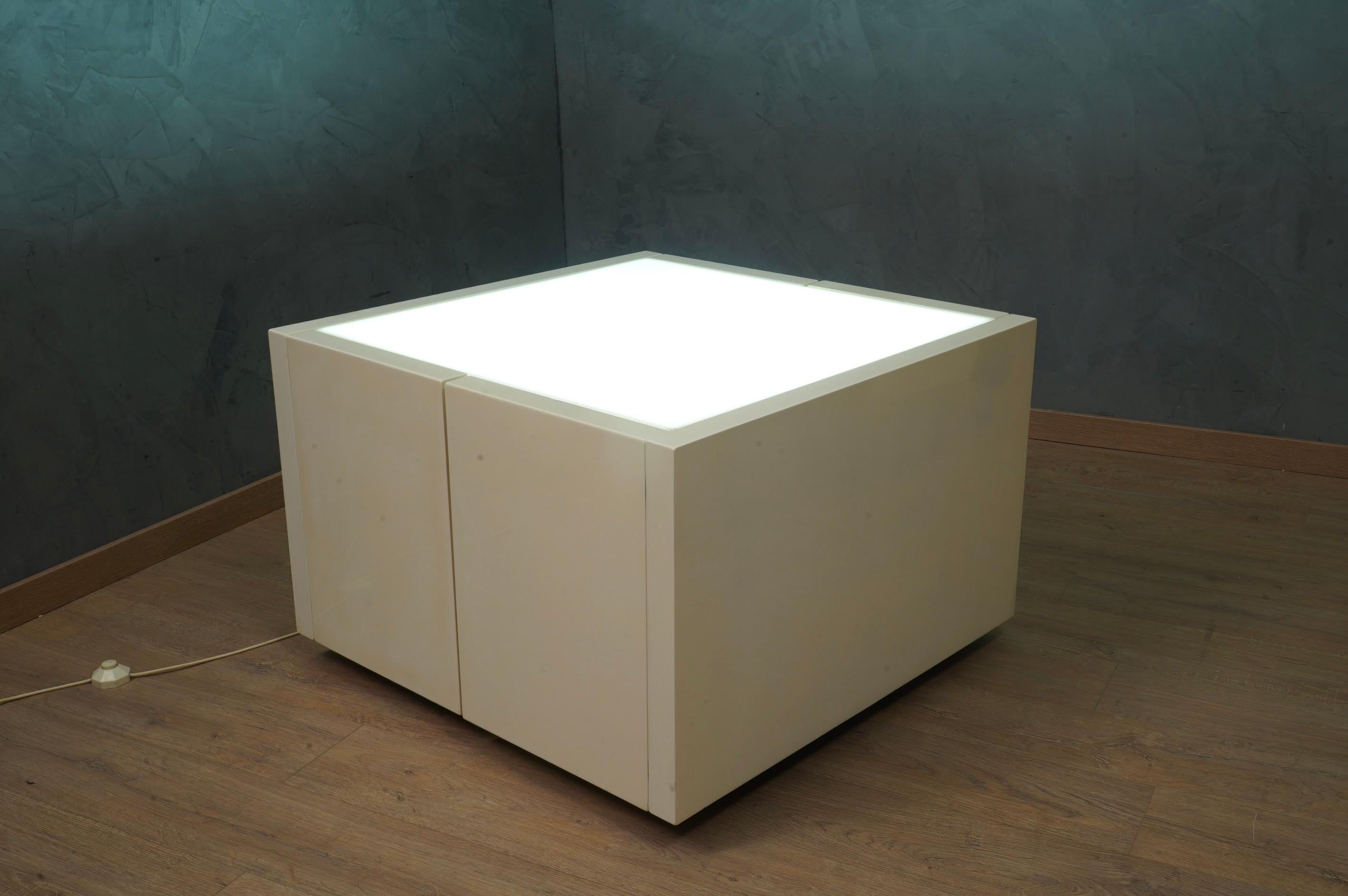 Massimo Vignelli Mod. Saratoga White Side Table, 1964 For Sale 5