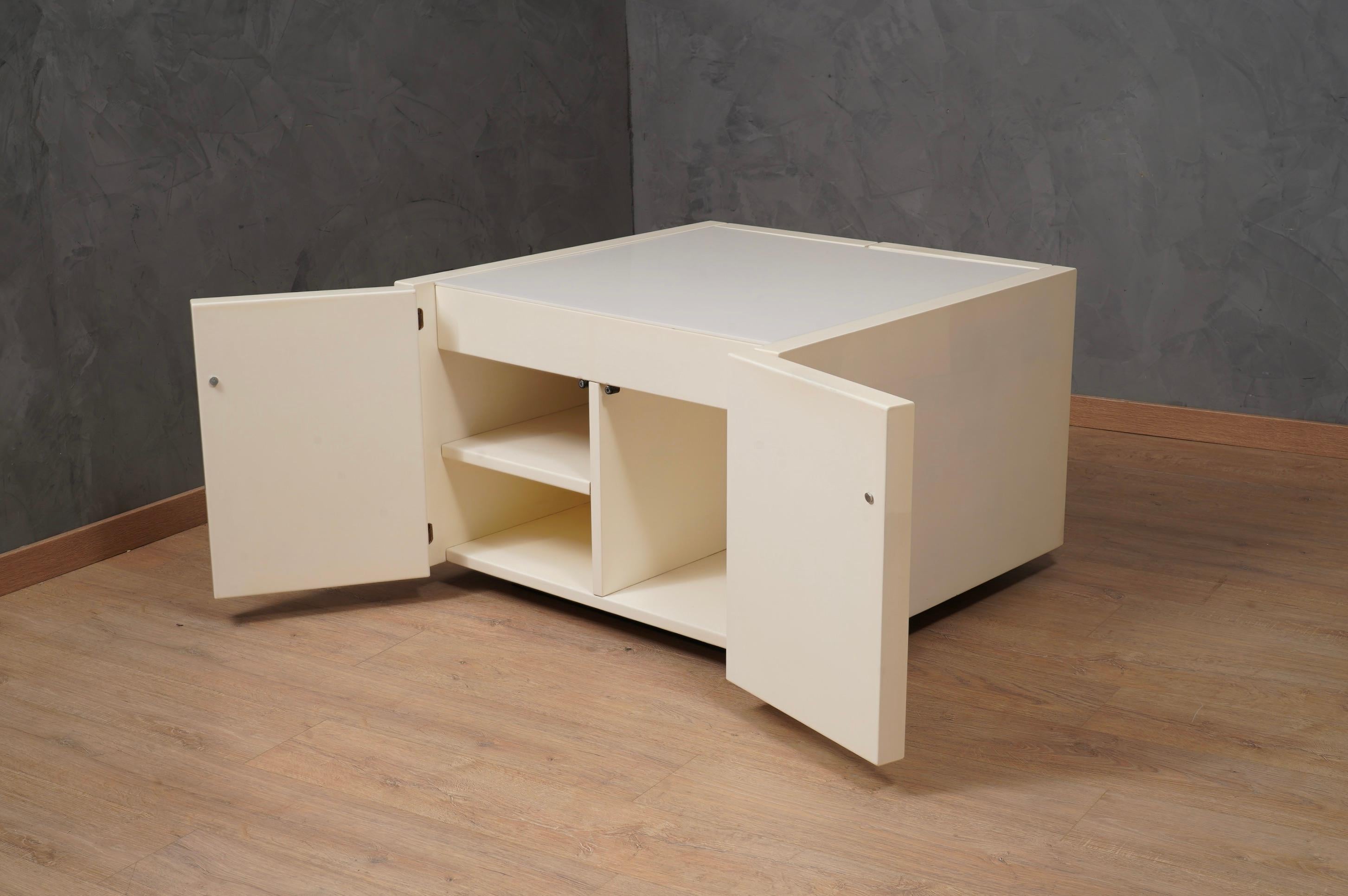 Massimo Vignelli Mod. Saratoga White Side Table, 1964 For Sale 1