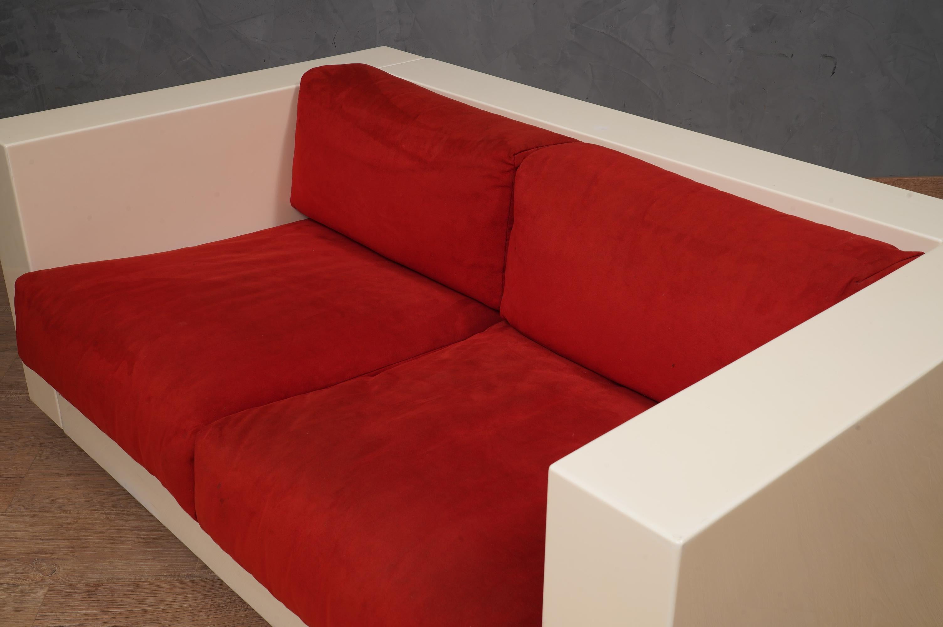 Mid-Century Modern MASSIMO VIGNELLI Mod. Saratoga White and Red Sofa, 1964 For Sale