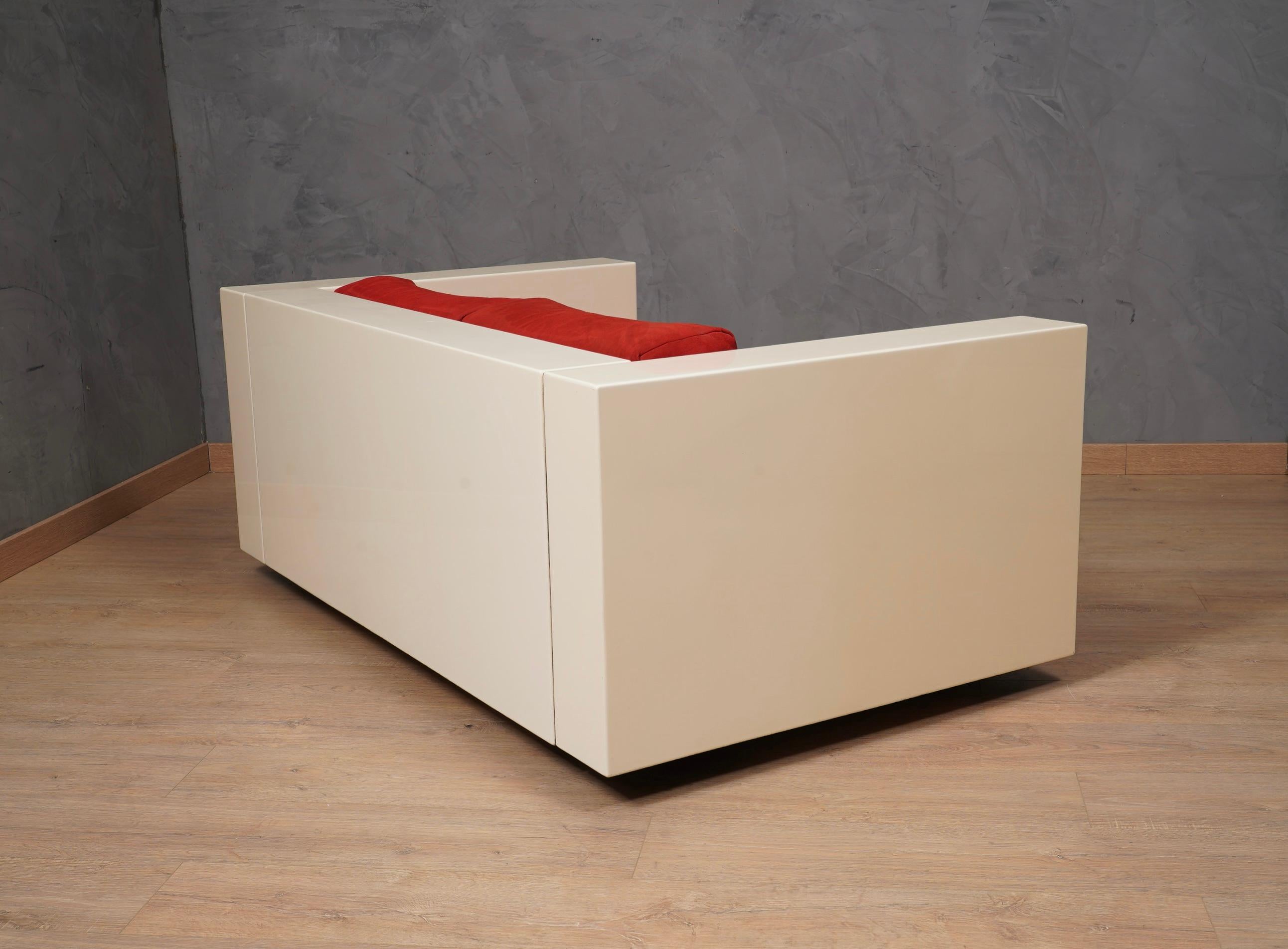 Mid-20th Century MASSIMO VIGNELLI Mod. Saratoga White and Red Sofa, 1964 For Sale