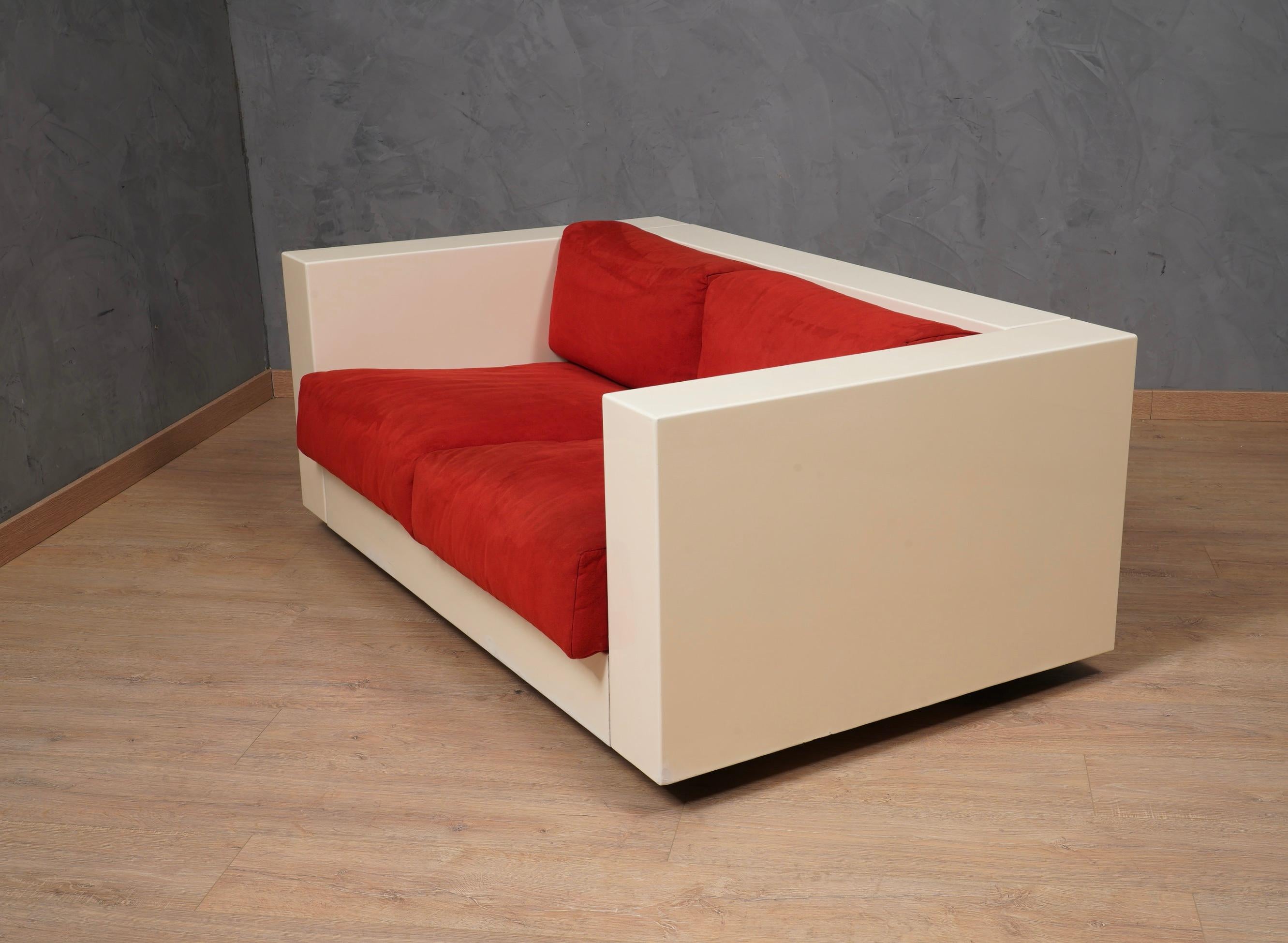 Wood MASSIMO VIGNELLI Mod. Saratoga White and Red Sofa, 1964 For Sale