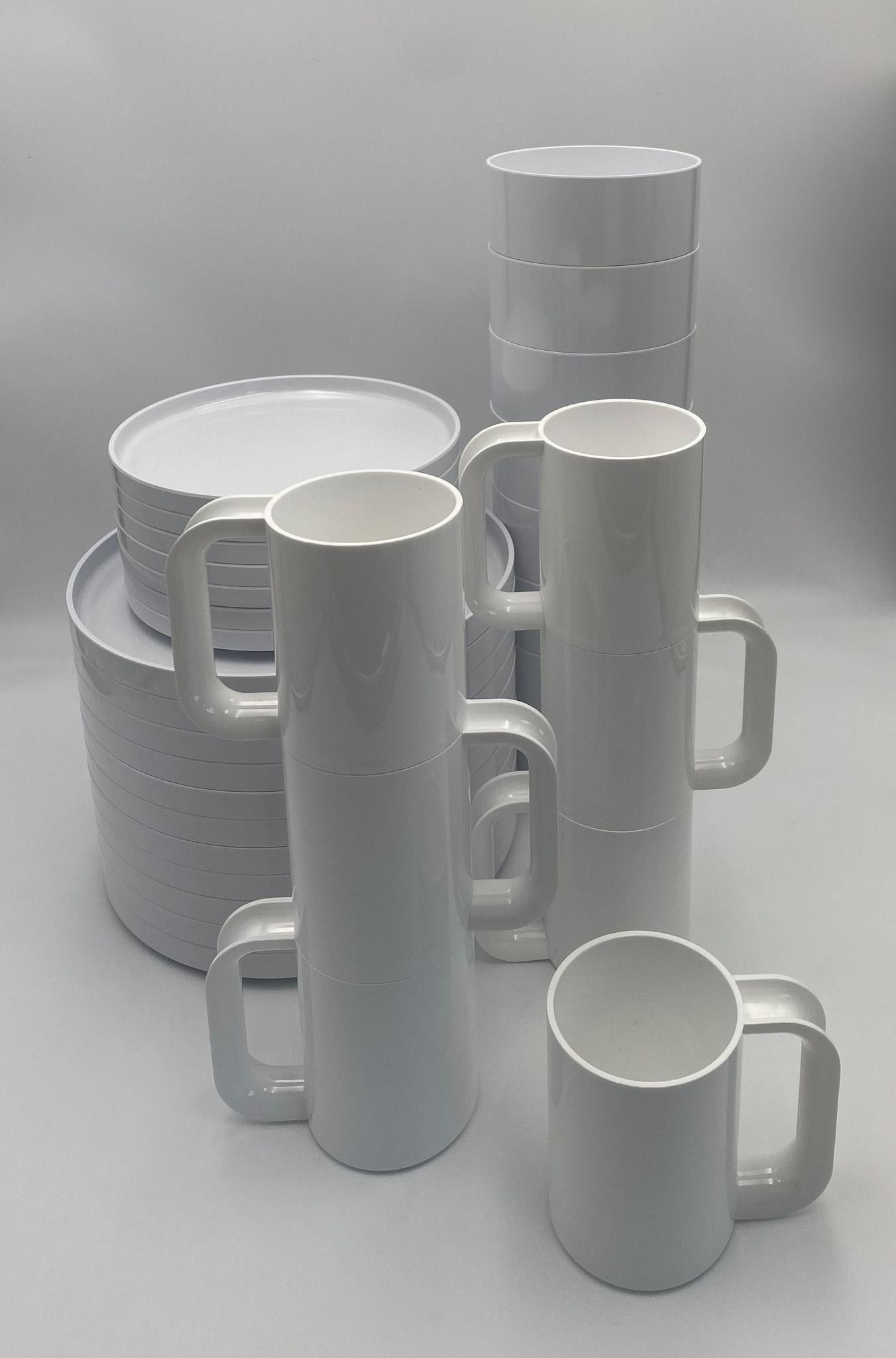 Massimo Vignelli Stackable Dinnerware for Heller ( 33 pieces ), USA, c.1980 4