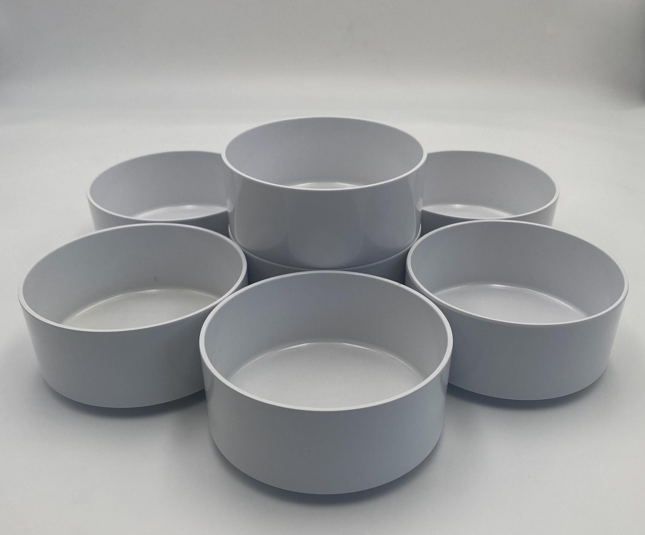 Massimo Vignelli Stackable Dinnerware for Heller ( 33 pieces ), USA, c.1980 In Good Condition In Costa Mesa, CA