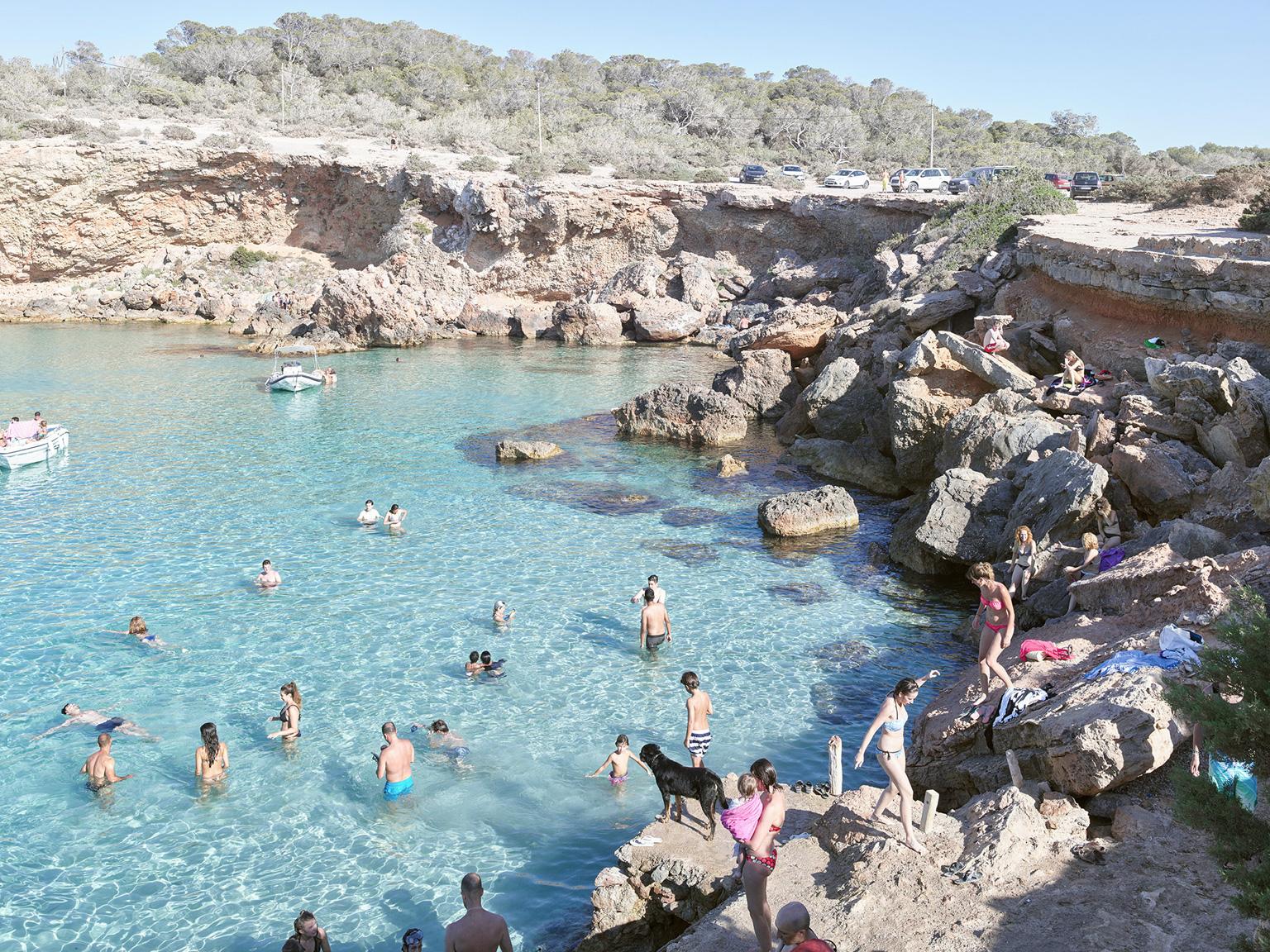 Massimo Vitali Landscape Print - Cala Conta Black Dog - large scale Mediterranean beach scene (artist framed)