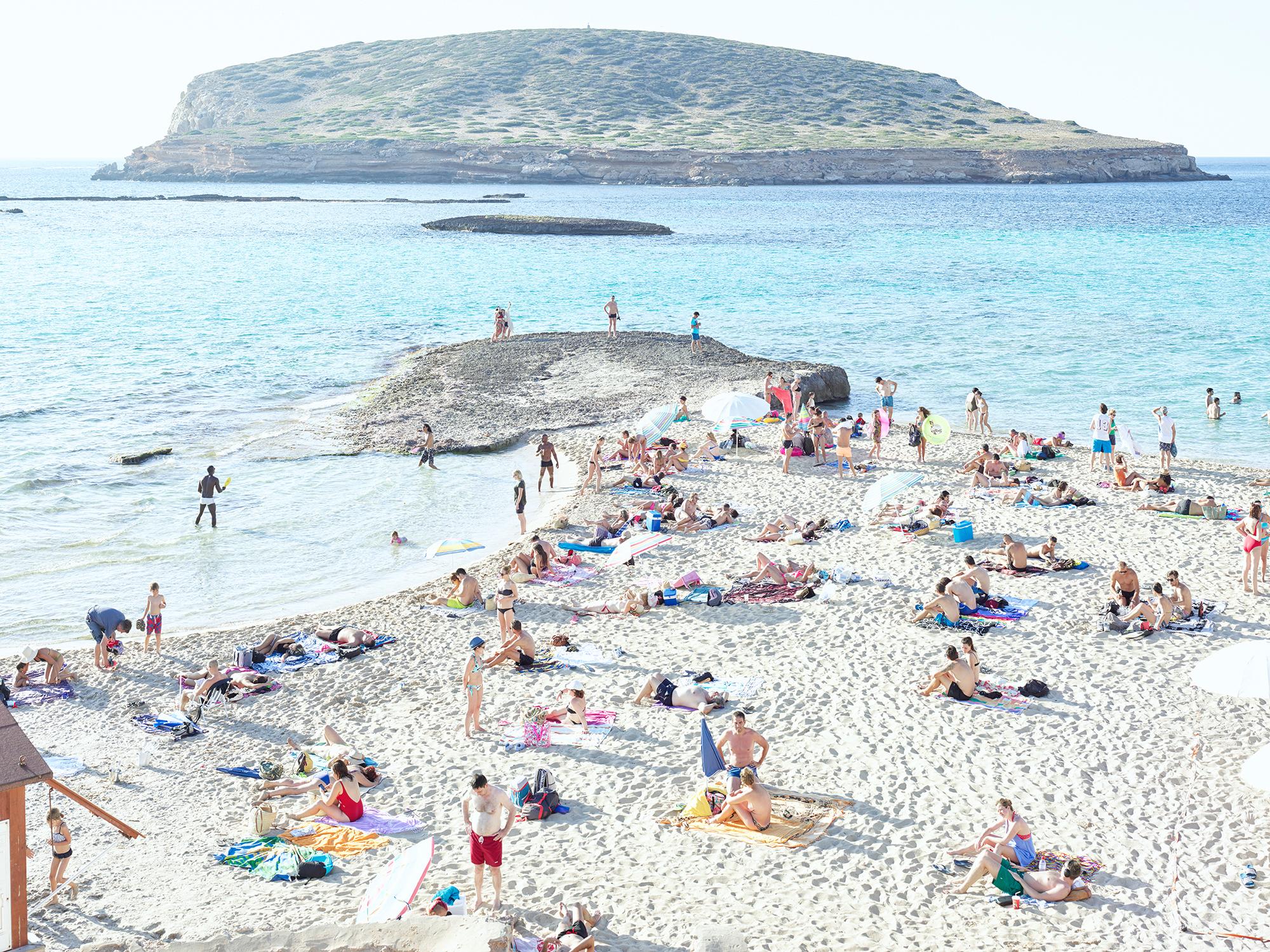 Cala Conta Evening - large scale Mediterranean beach scene (artist framed) - Photograph by Massimo Vitali