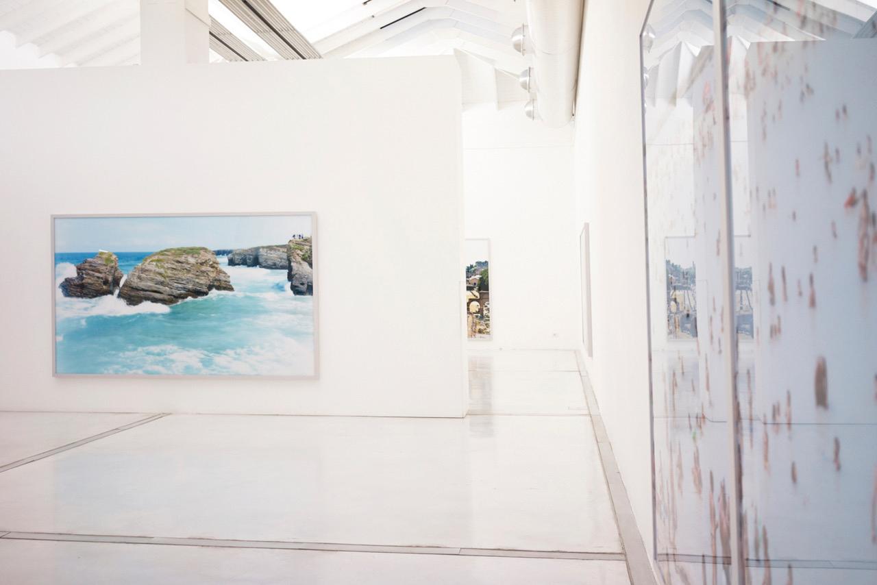 Großformatiges Fotodiptychon des italienischen Fotografen Massimo Vitali, der für seine großformatigen topografischen Beobachtungen der Riten und Rituale der modernen Freizeit bekannt ist

Santa Cesarea - Diptychon (2011)

Diptychon-Kunstwerk