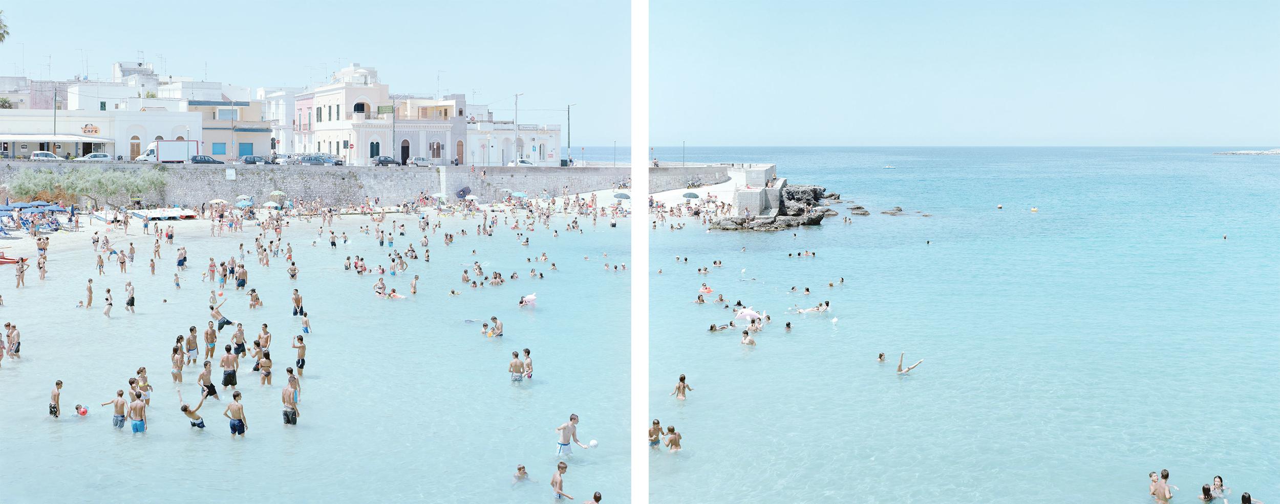 Massimo Vitali Color Photograph – Santa Maria al Bagno Diptychon - großformatige mediterrane Strandszene (gerahmt)