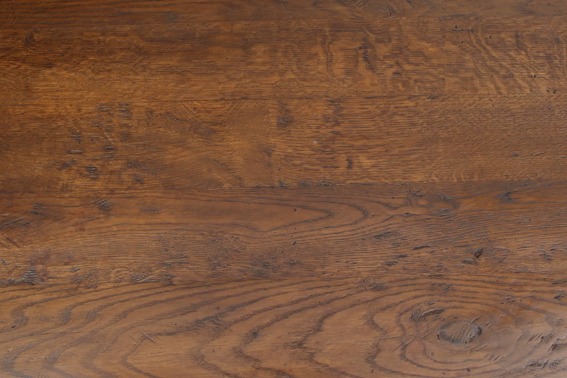 20ième siècle Massive table de ferme en chêne à plateau en planches françaises