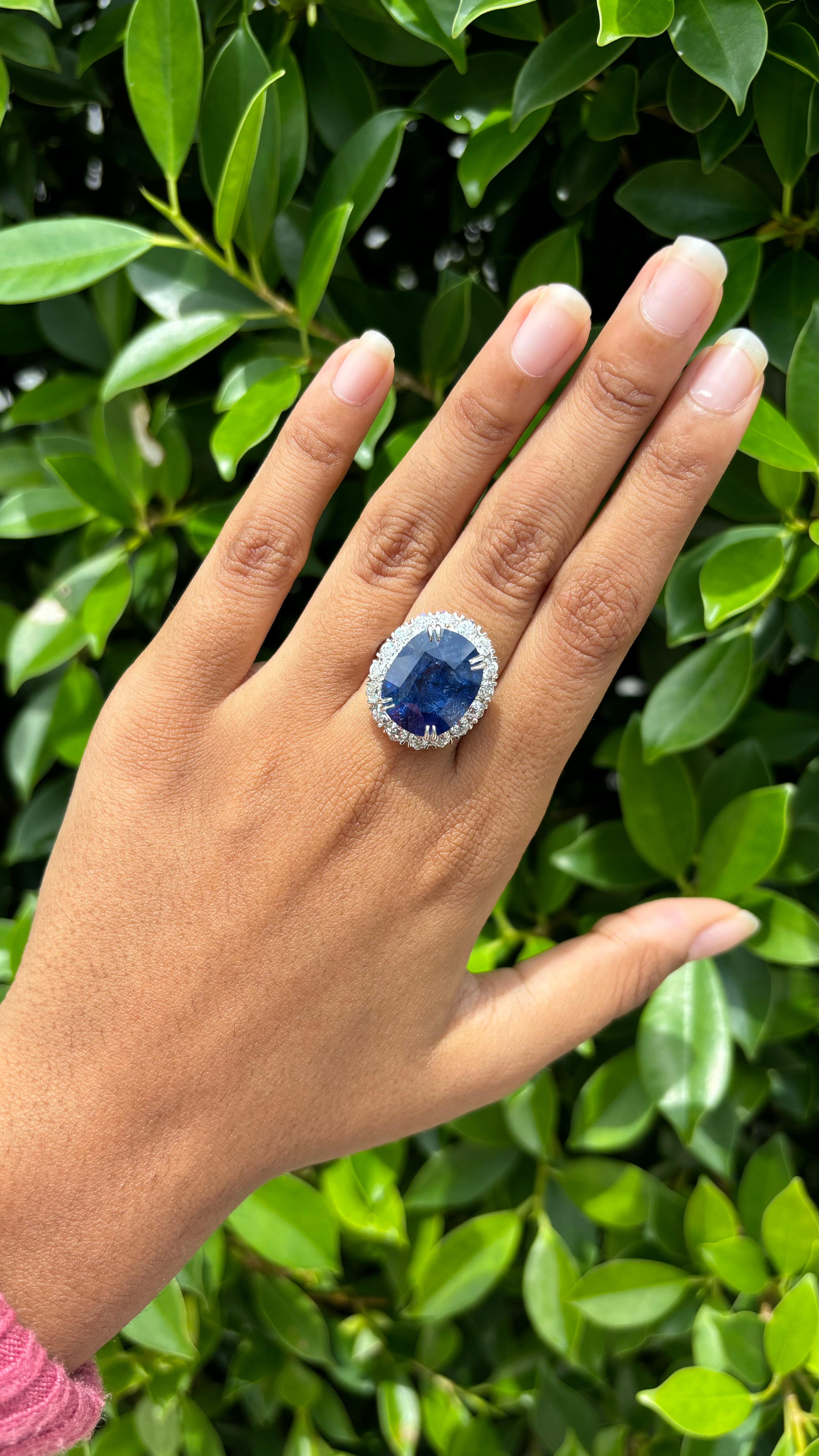 Massive 13.32ct Royal Blue Sapphire & OMC Diamonds Ring in 18K White Gold In New Condition For Sale In Bangkok, TH