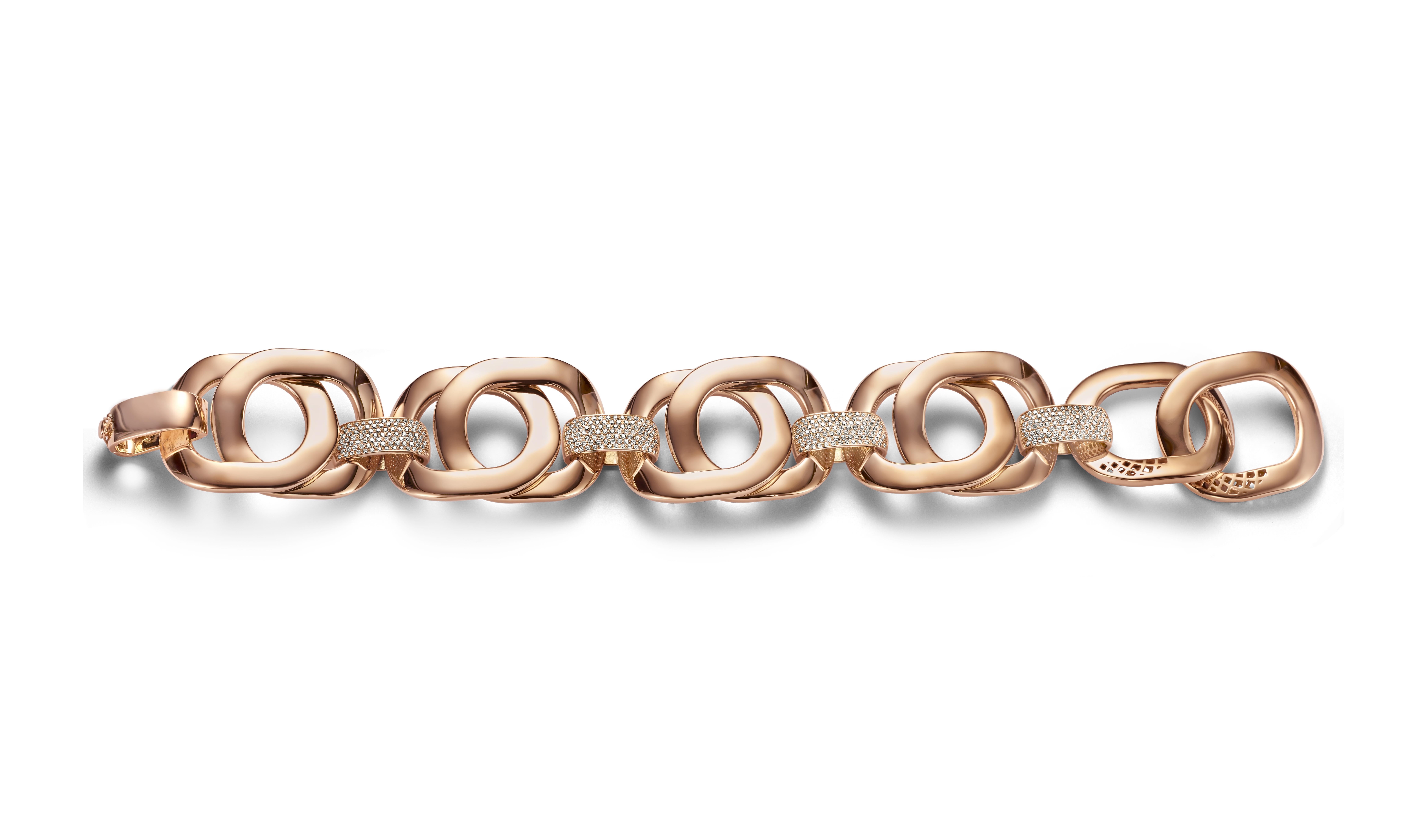 Stunning Massive 18 kt. rose gold Link / Chain Bracelet With 3.99 ct. Diamonds

Diamonds: Brilliant cut diamonds together 3.99 ct.

Material: 18 kt. rose gold

Measurements: Will max fit a 23 cm wrist 

Total weight: 91.8 gram / 3.215 oz / 58.9 dwt