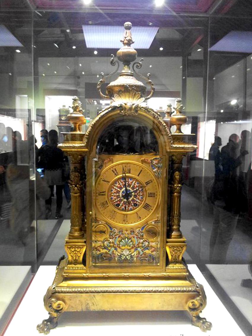 Grande horloge musicale ancienne en bronze émaillé avec support en forme d'orge, 1880 en vente 13