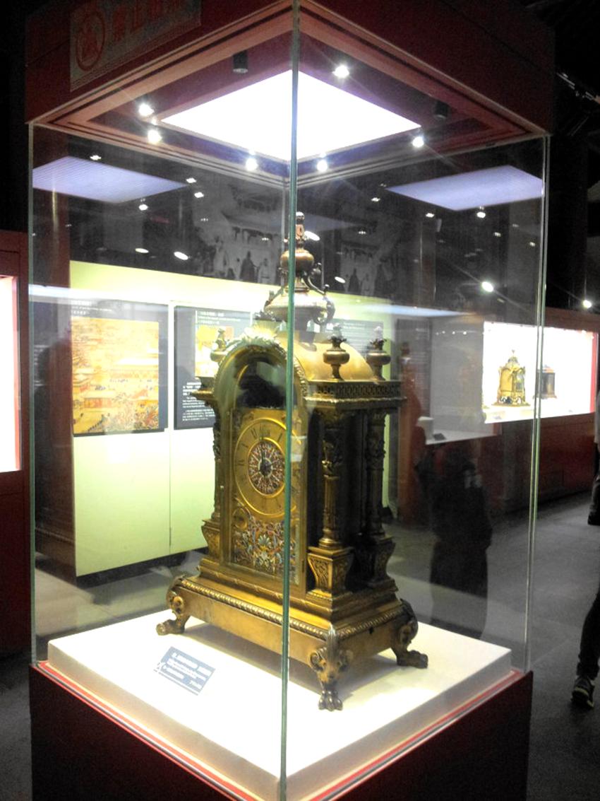 Grande horloge musicale ancienne en bronze émaillé avec support en forme d'orge, 1880 en vente 14