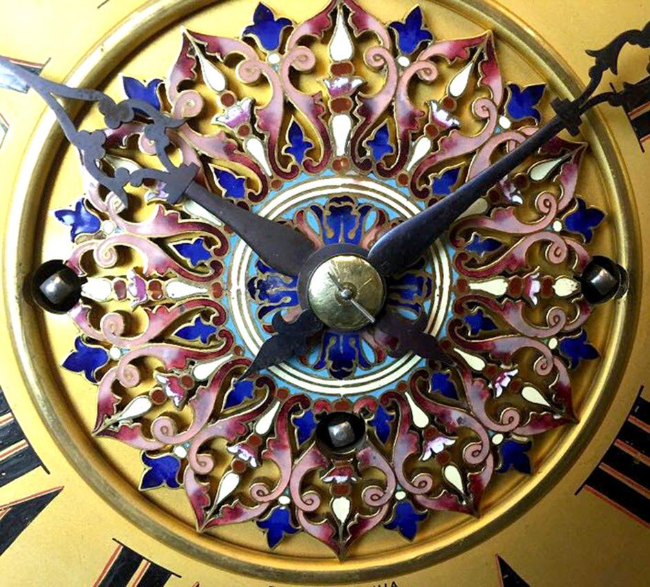 Grande horloge musicale ancienne en bronze émaillé avec support en forme d'orge, 1880 en vente 3