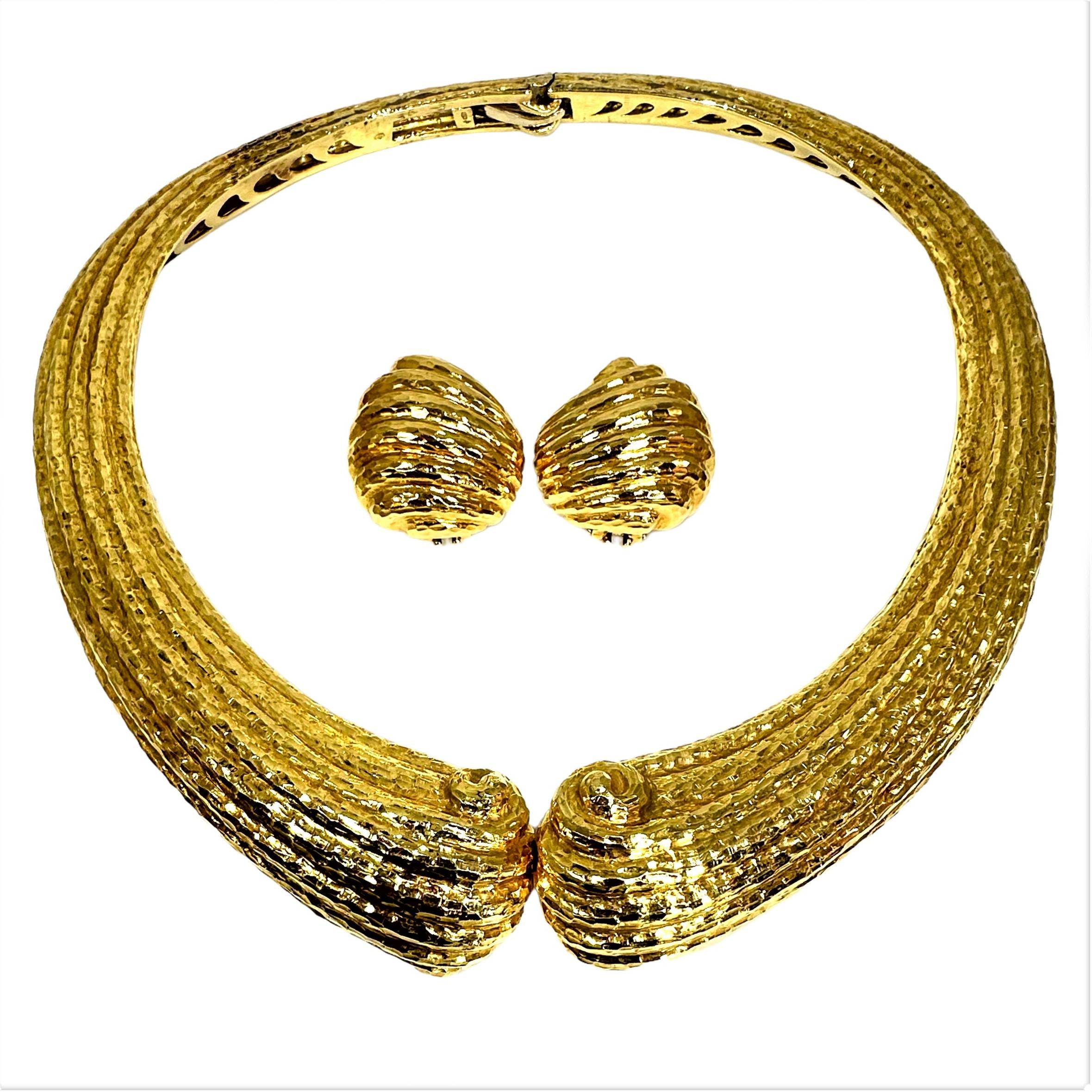 Massive 18K Yellow Gold, Hammered Finish, Italian Scroll Motif Choker Necklace For Sale 8