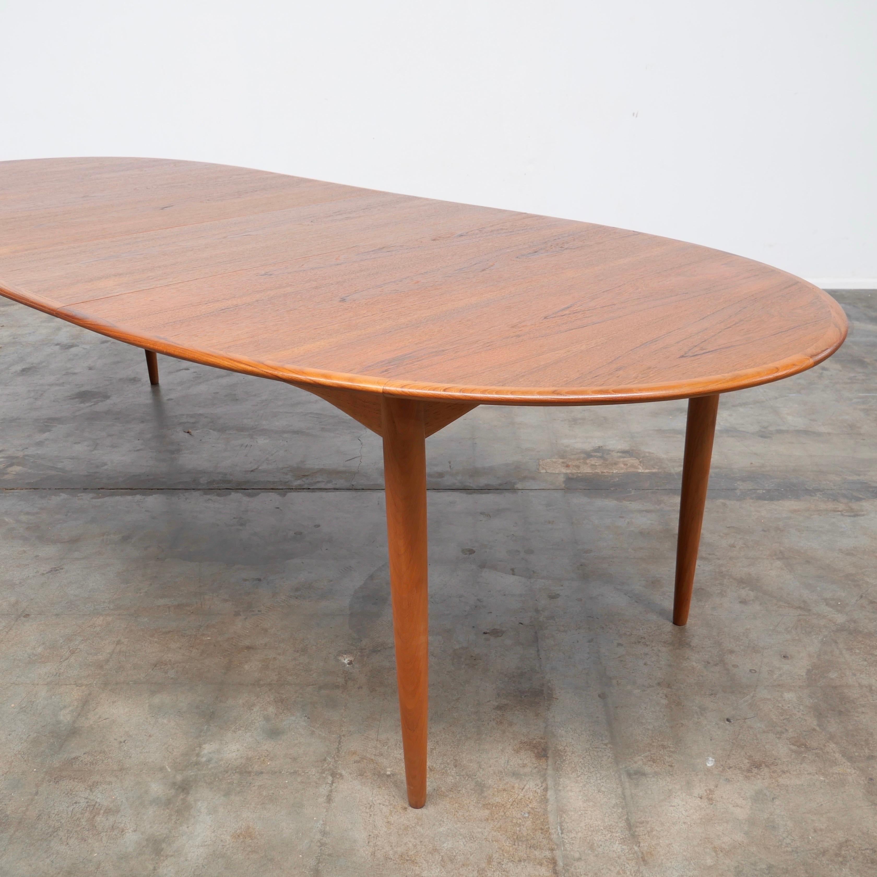 Australien Grande table à manger nordique Parker des années 1960 en vente