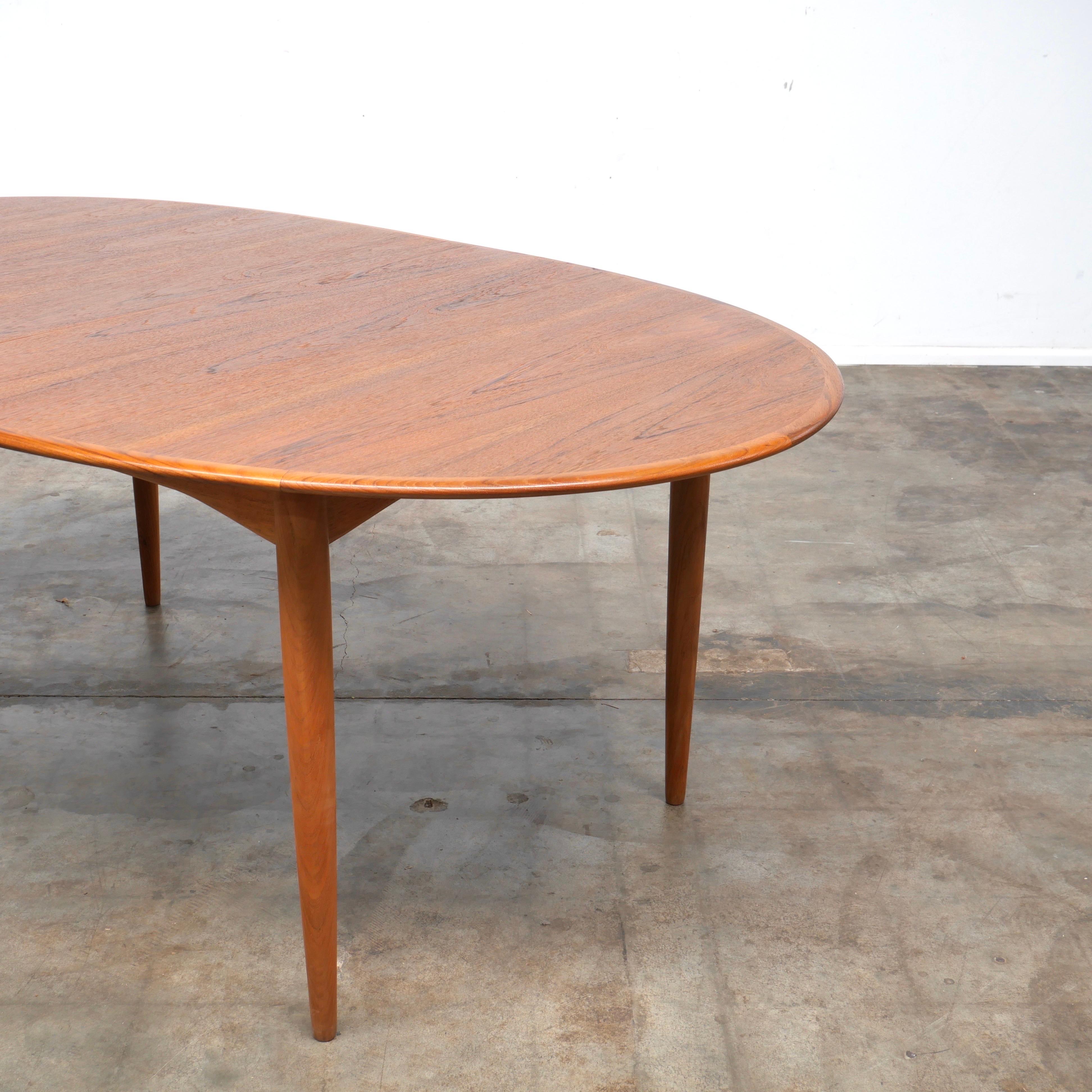 Grande table à manger nordique Parker des années 1960 en vente 2