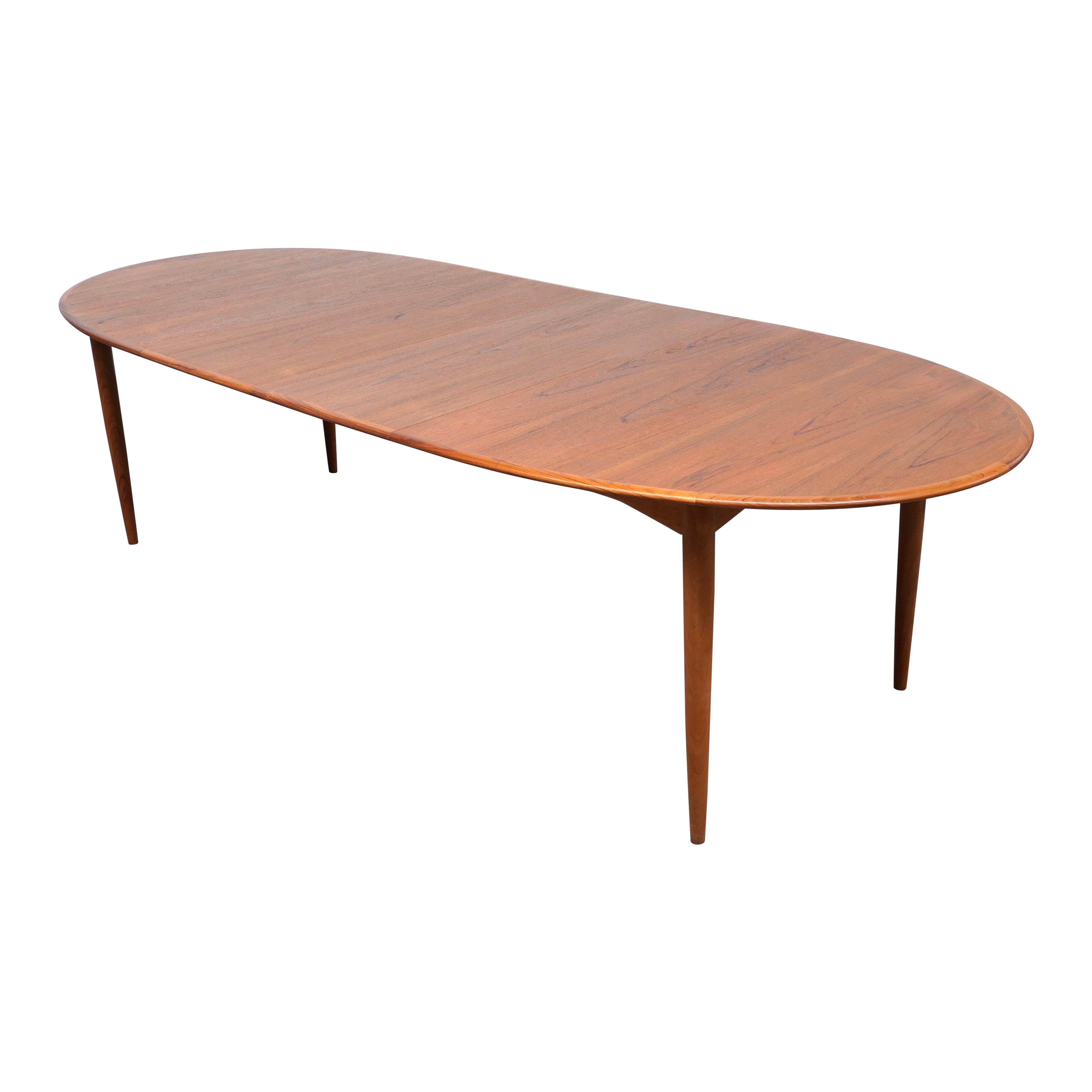 Mesa de comedor nórdica Parker masiva de los años 60 en venta